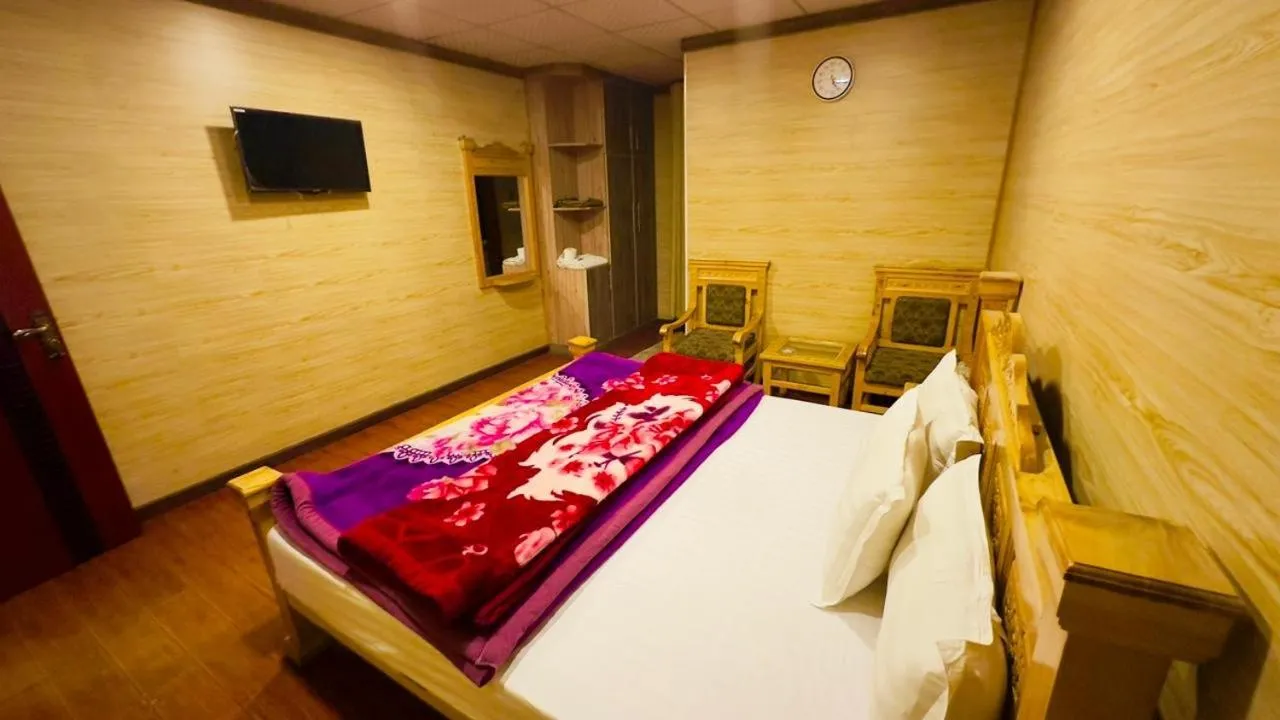 Bed in Gems Palace Hotel Sost