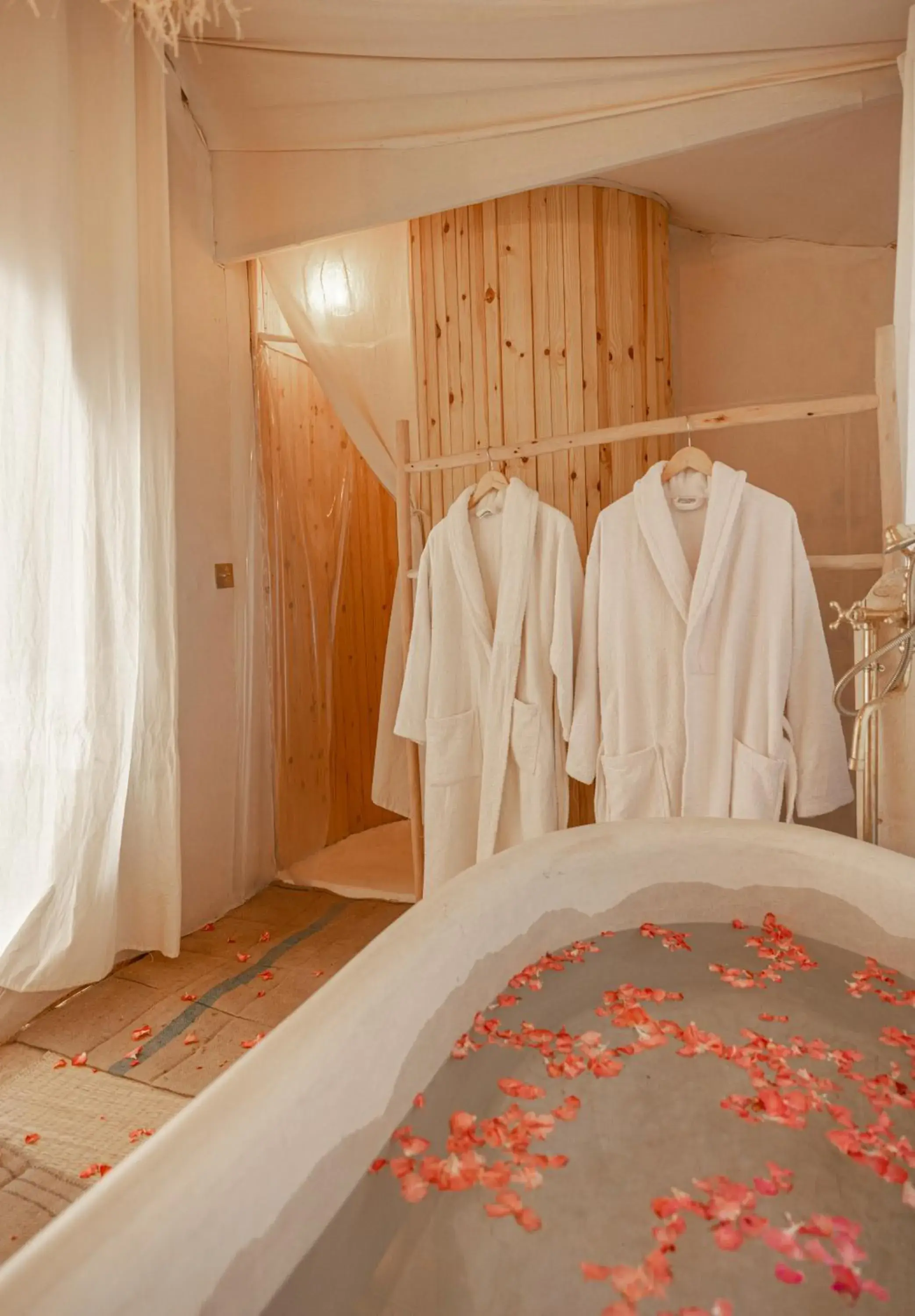 Shower, Bed in Imperial Glory Lodges Shower, Bed in Imperial Glory Lodges