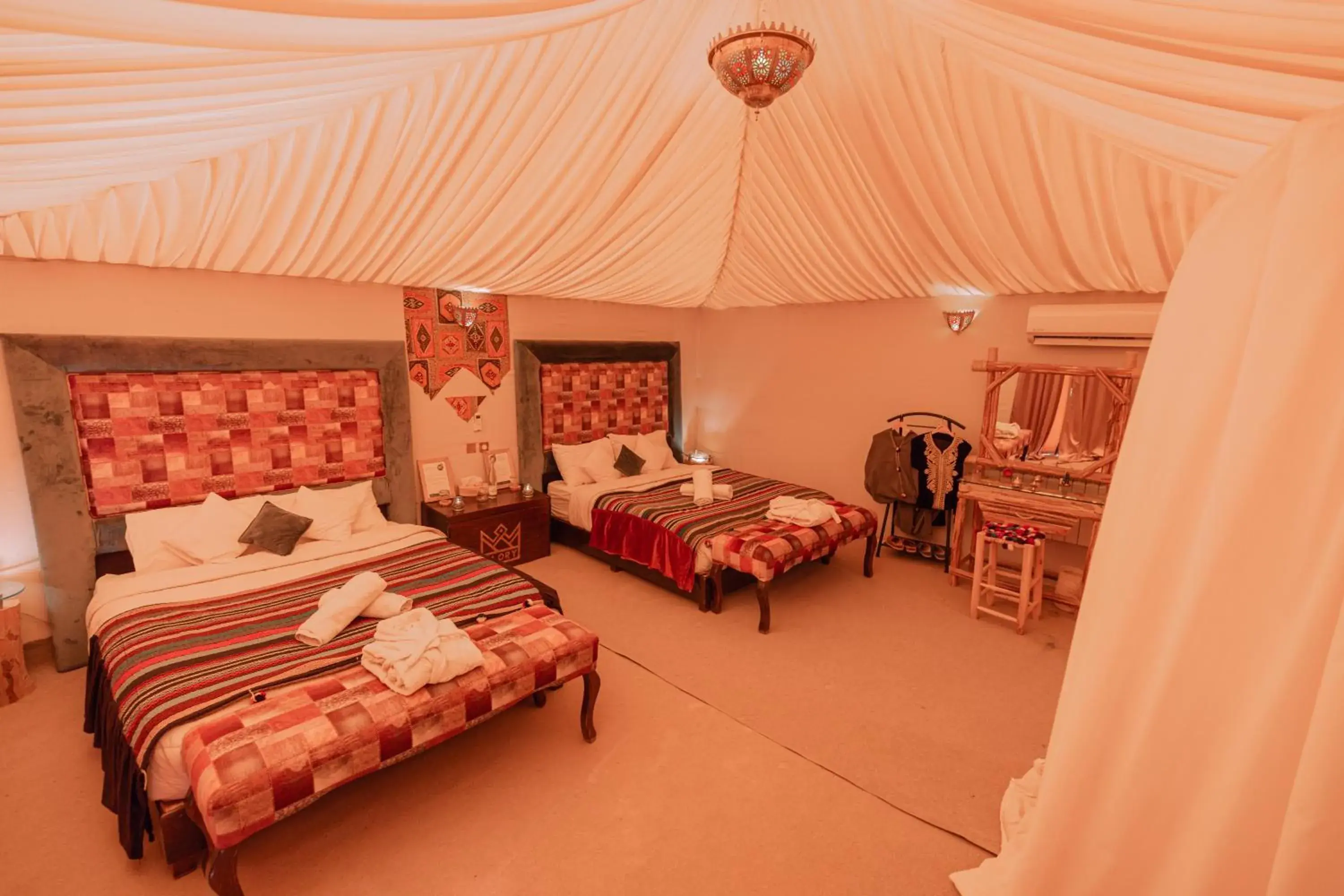 Property building, Bed in Imperial Glory Lodges Property building, Bed in Imperial Glory Lodges