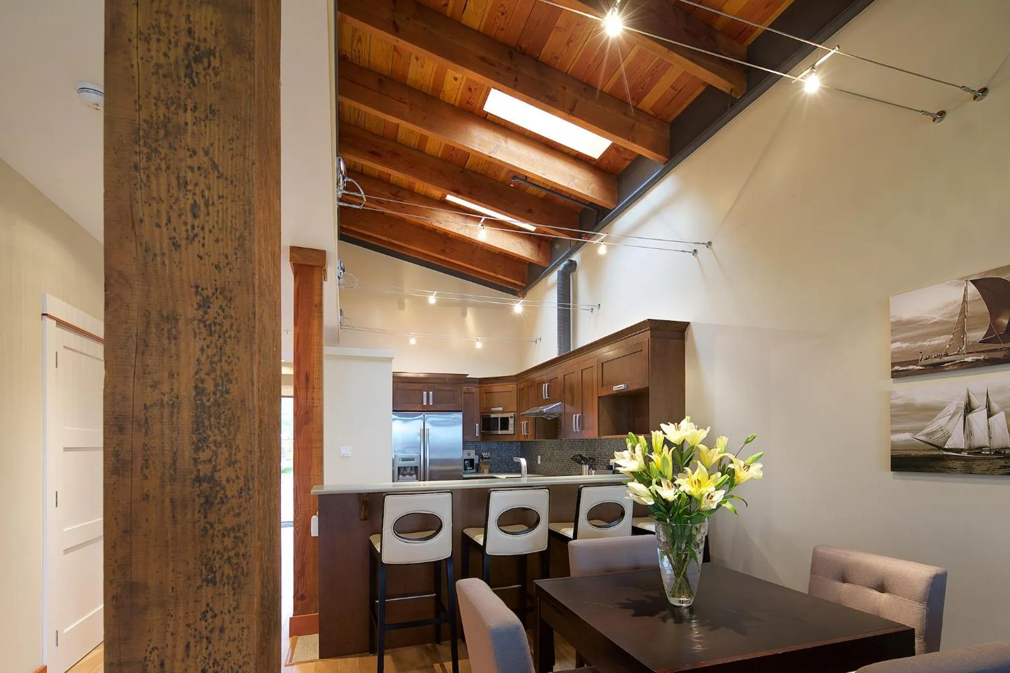 Kitchen or kitchenette in Mariner's Loft - Salt Spring Island