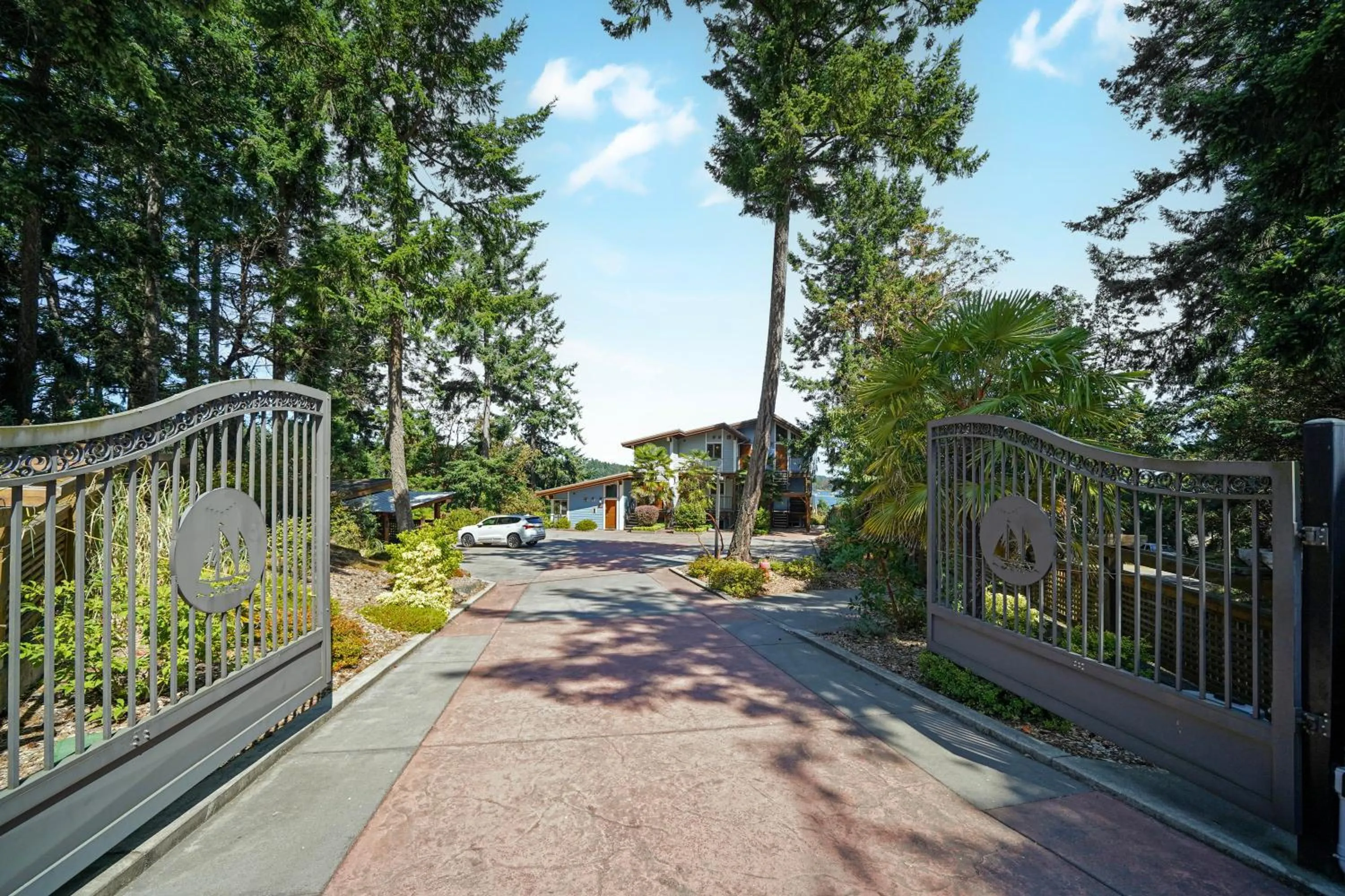 Property building in Mariner's Loft - Salt Spring Island