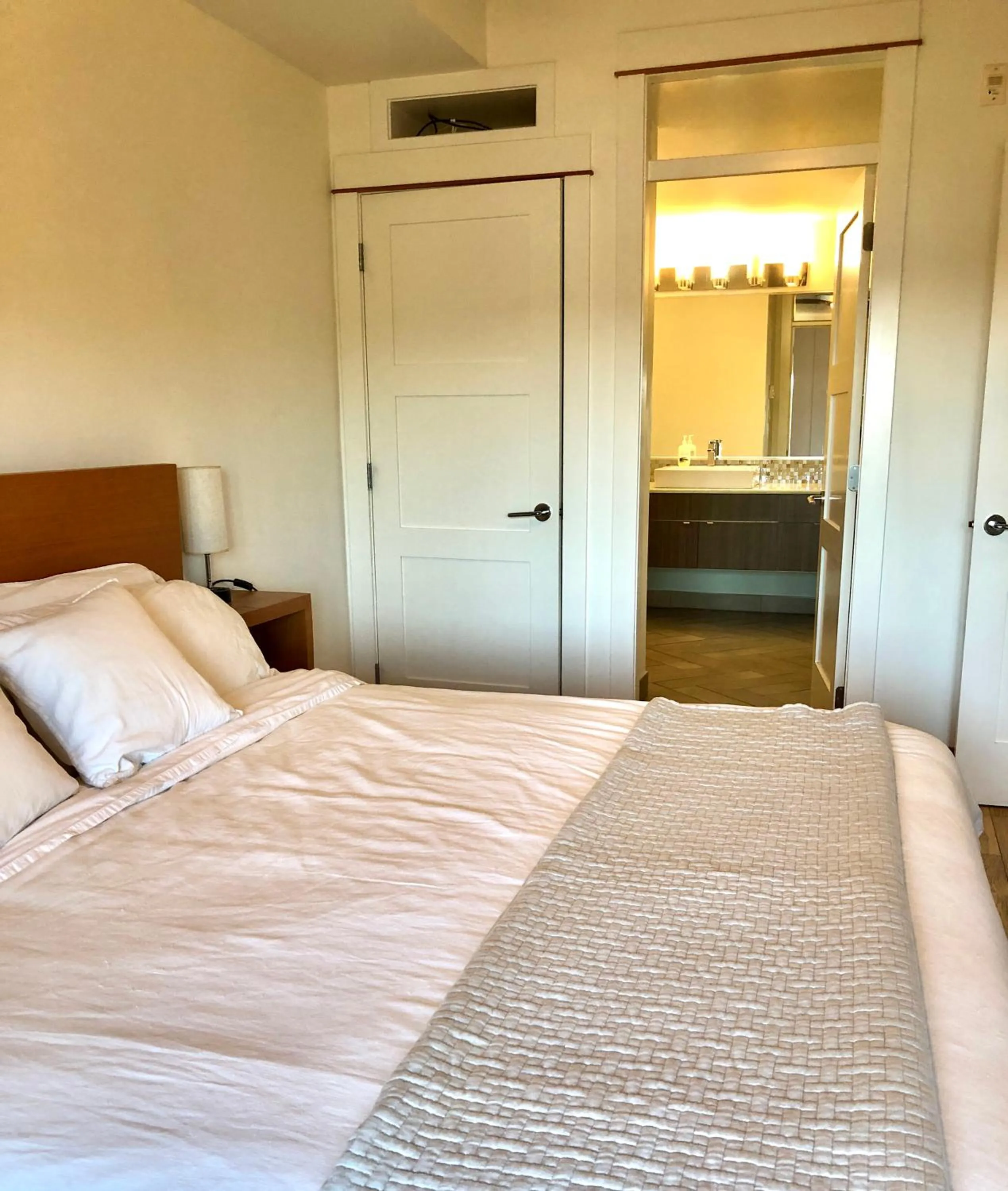 Bedroom, Bed in Mariner's Loft - Salt Spring Island