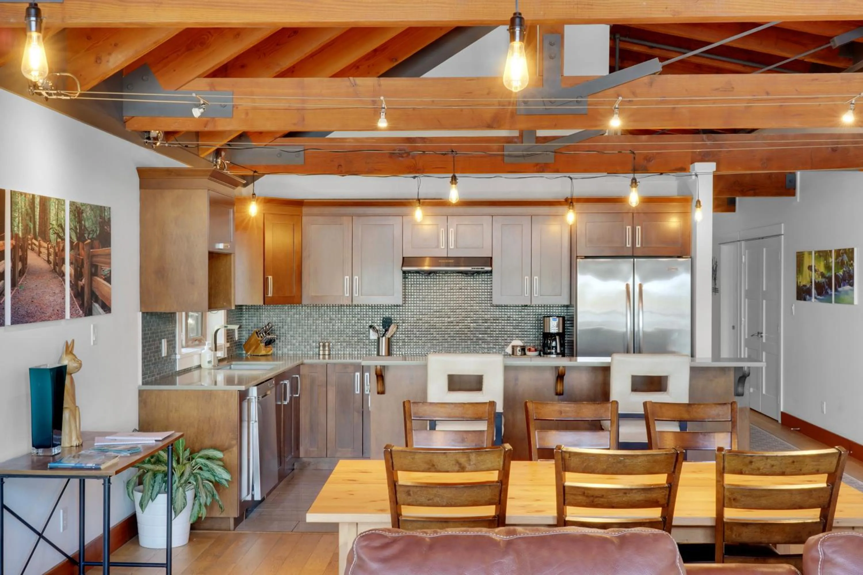 Kitchen or kitchenette in Mariner's Loft - Salt Spring Island