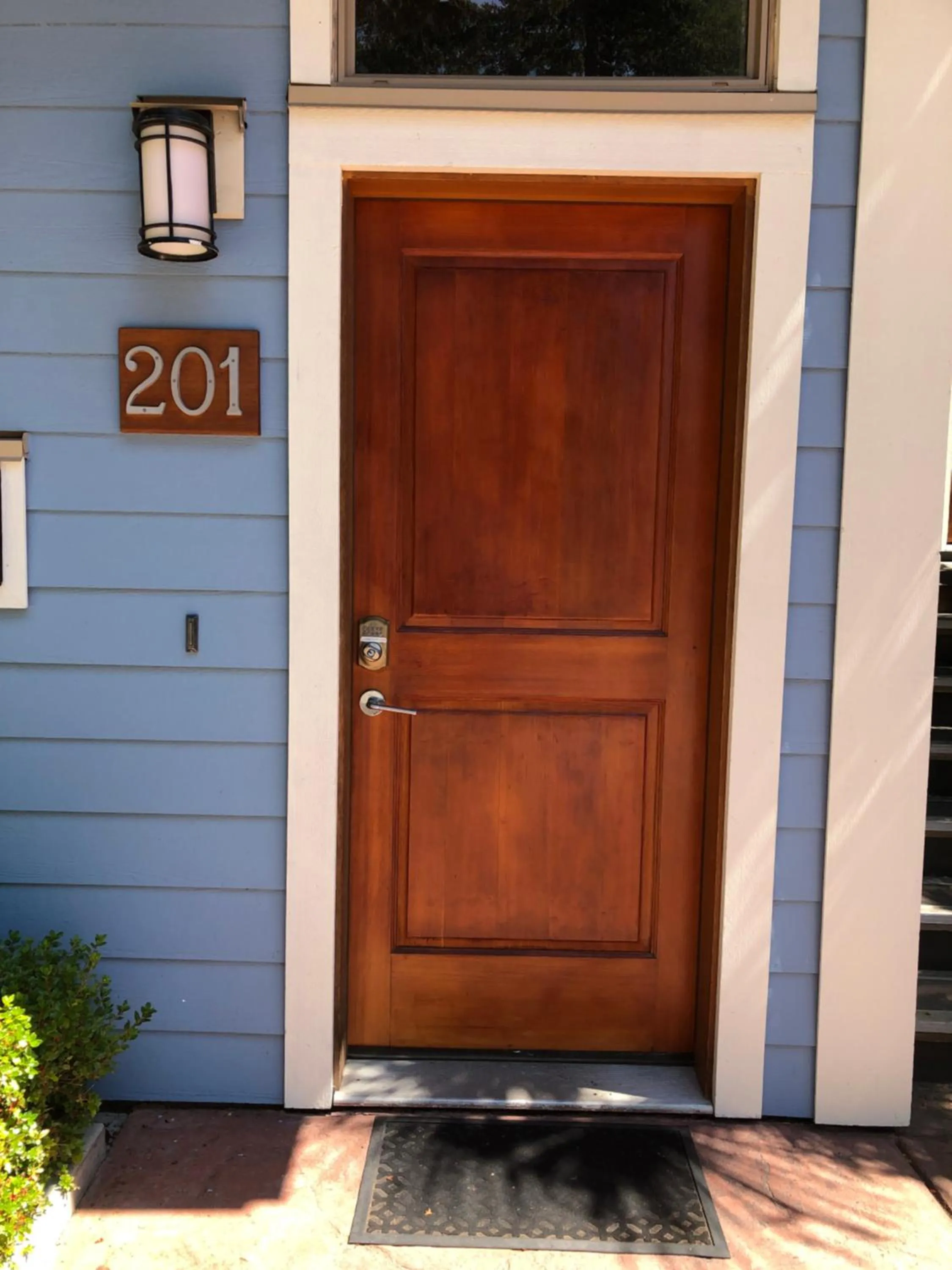 Facade/entrance in Mariner's Loft - Salt Spring Island
