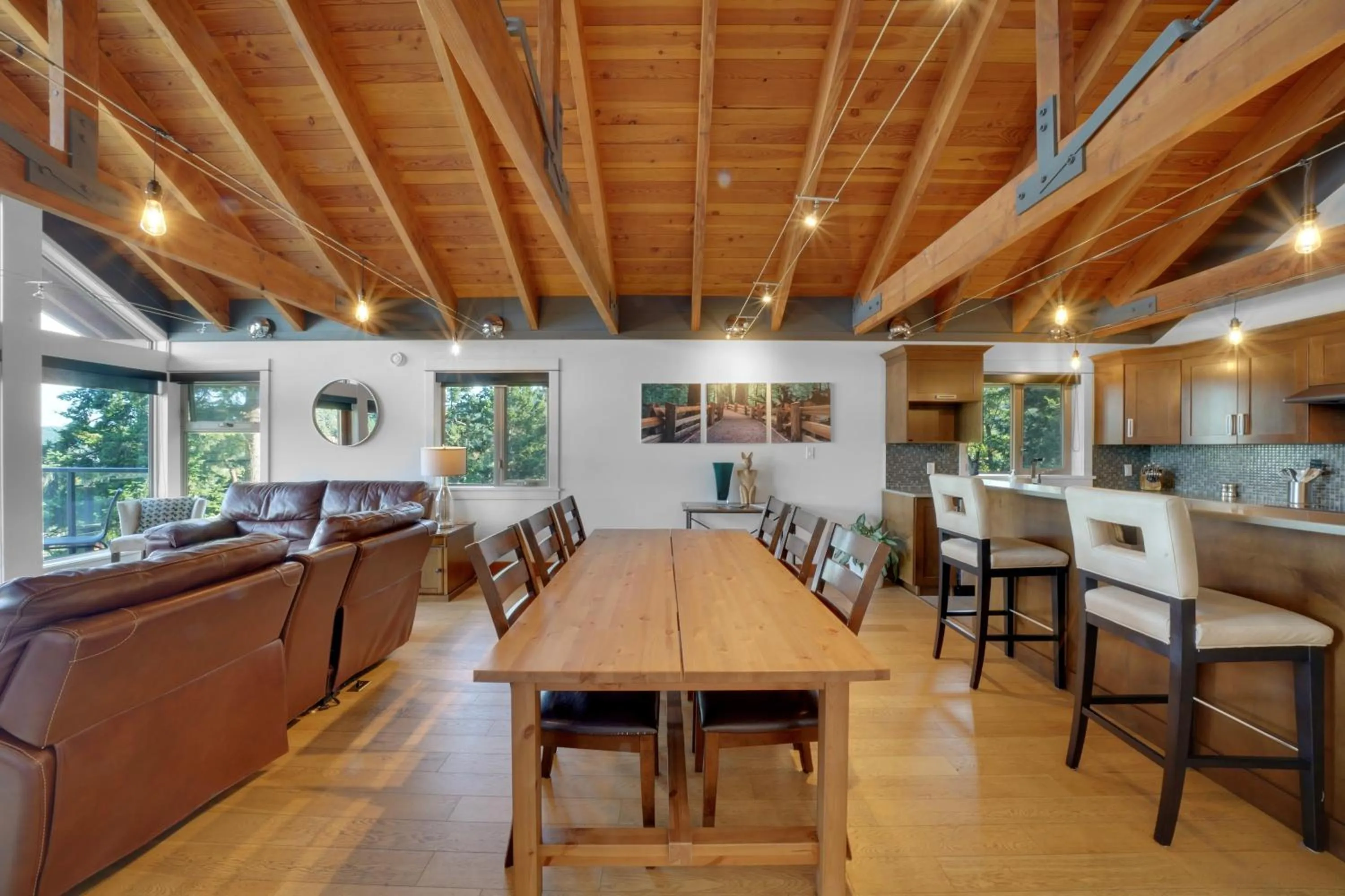 Kitchen or kitchenette in Mariner's Loft - Salt Spring Island