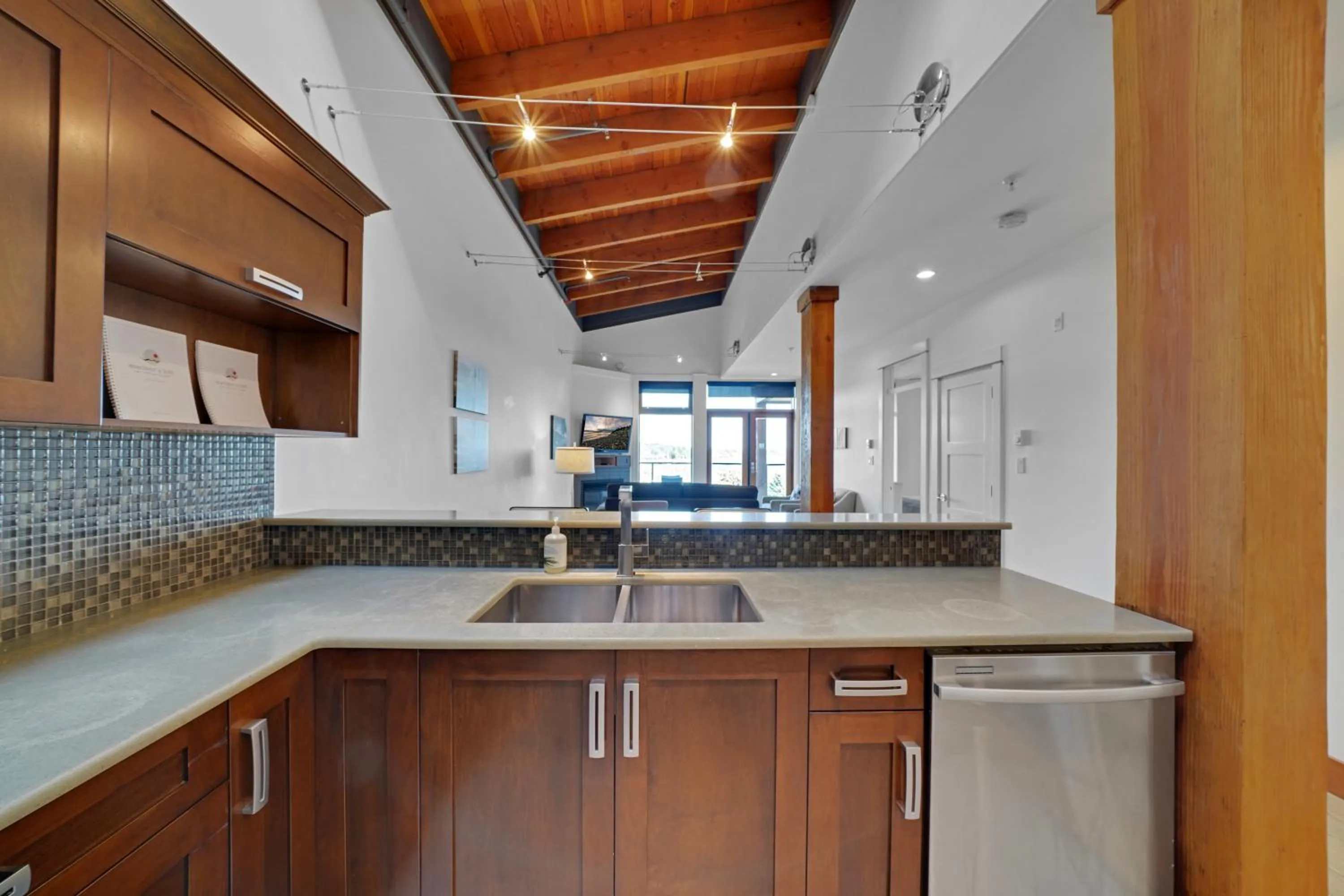 Kitchen or kitchenette in Mariner's Loft - Salt Spring Island