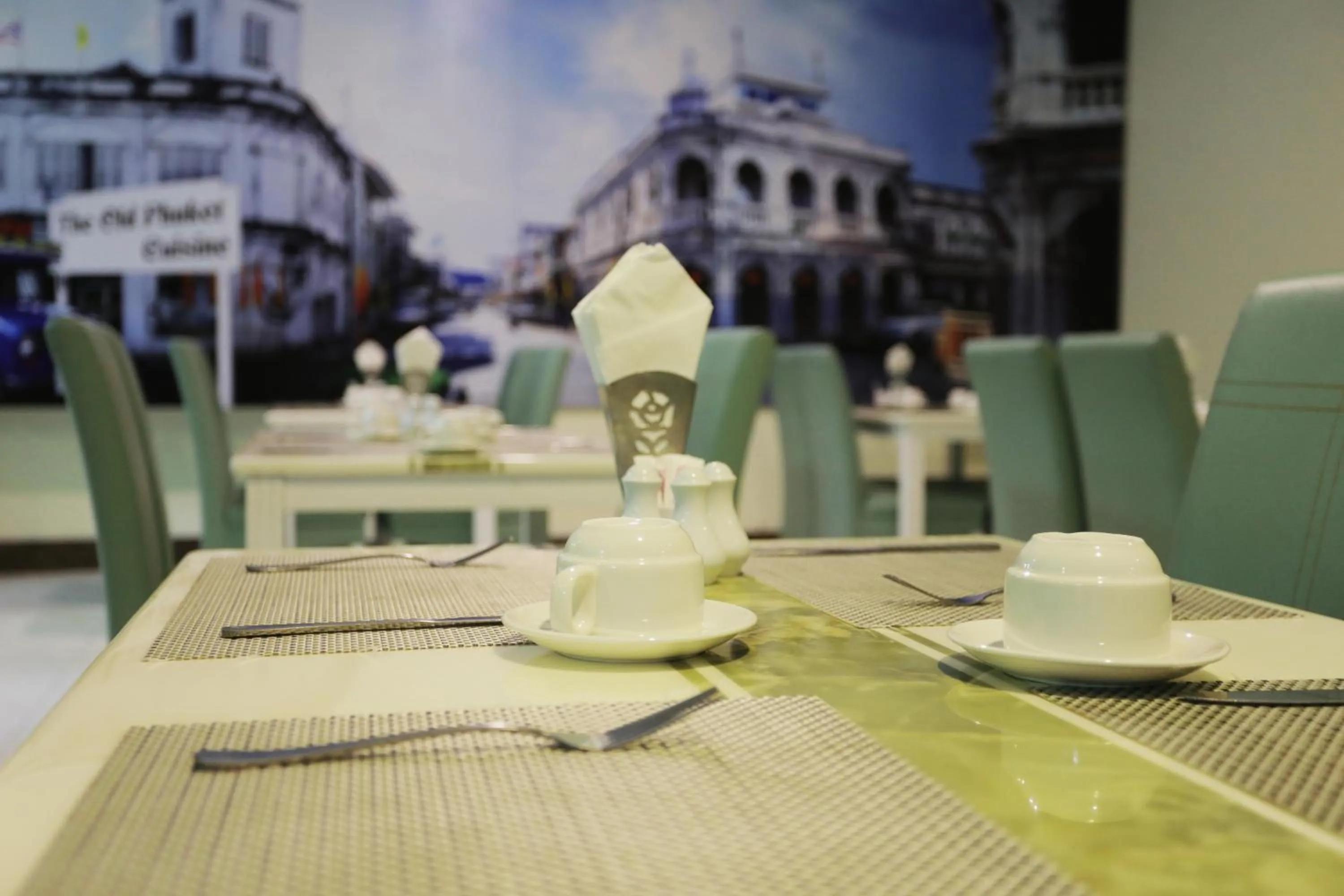 Restaurant/places to eat in Add Plus Hotel & SPA