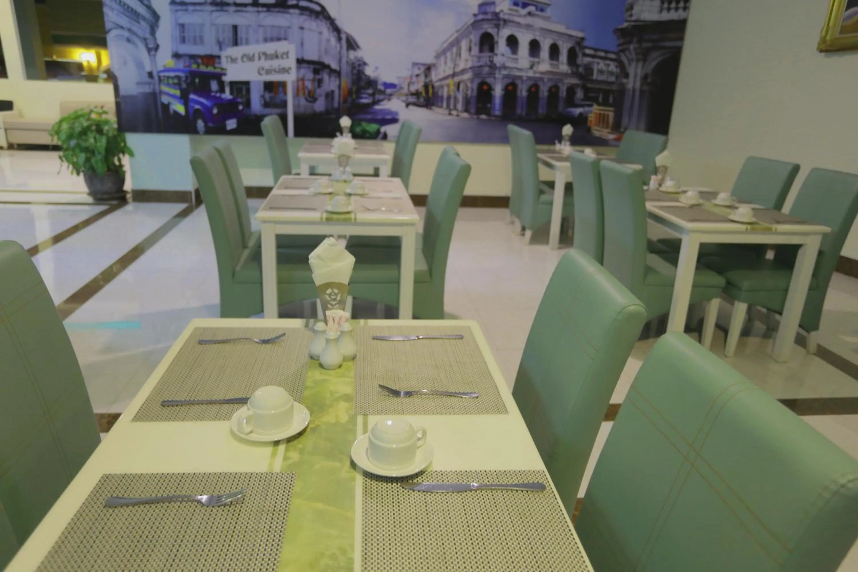 Restaurant/places to eat in Add Plus Hotel & SPA