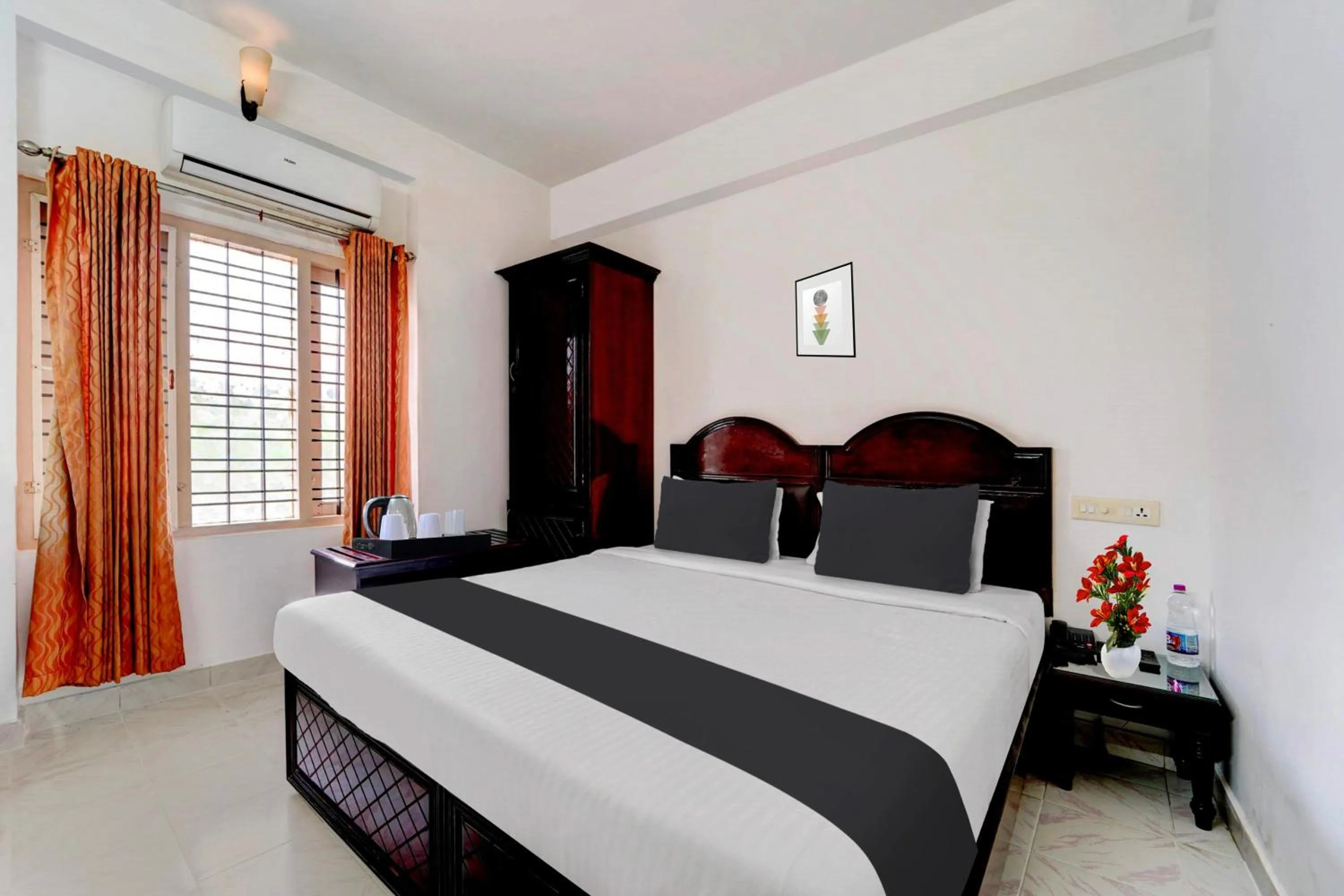 Bedroom, Bed in Super Collection O Chalai Bazaar Near Railway Station formerly Galaxy Inn