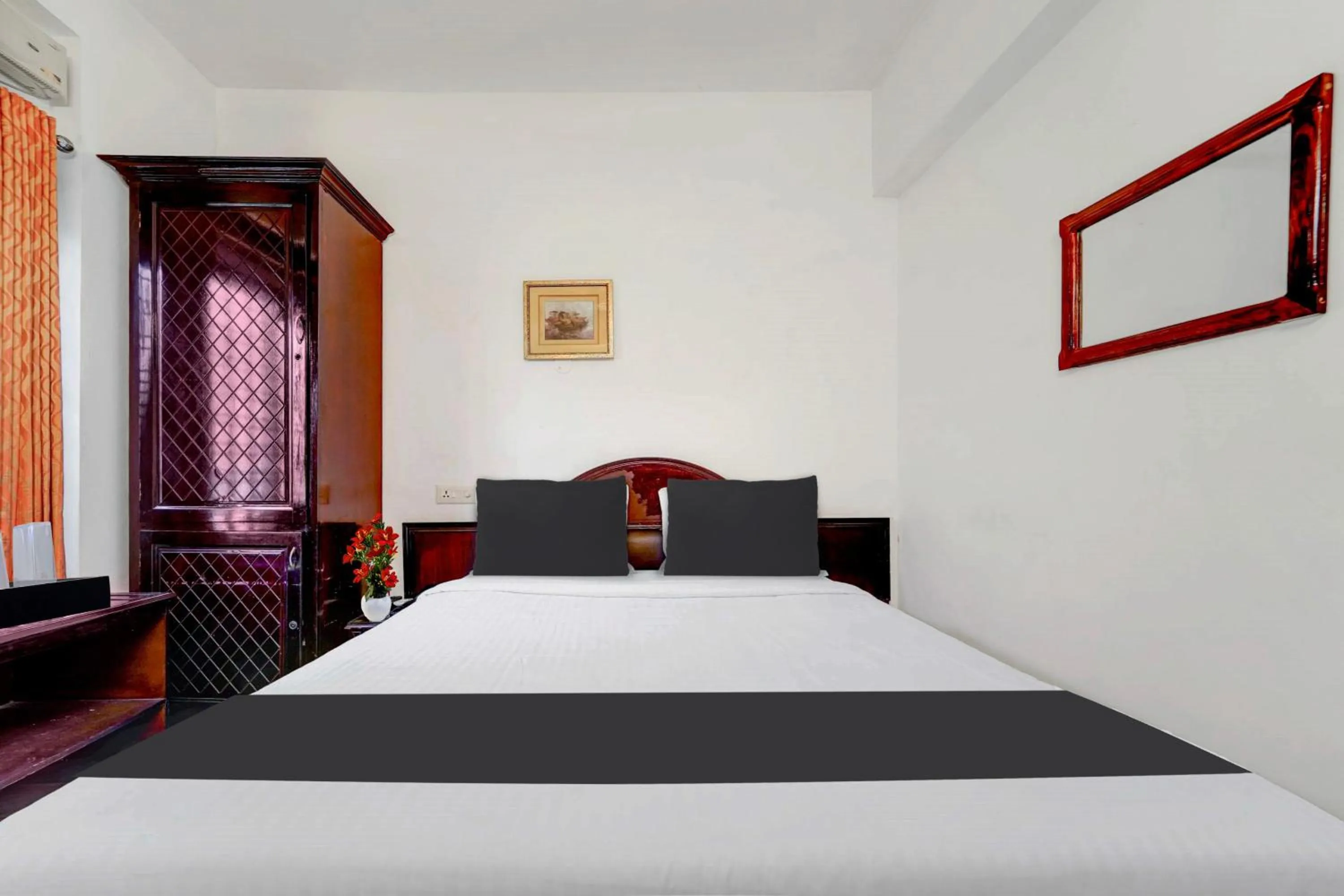 Bedroom, Bed in Super Collection O Chalai Bazaar Near Railway Station formerly Galaxy Inn