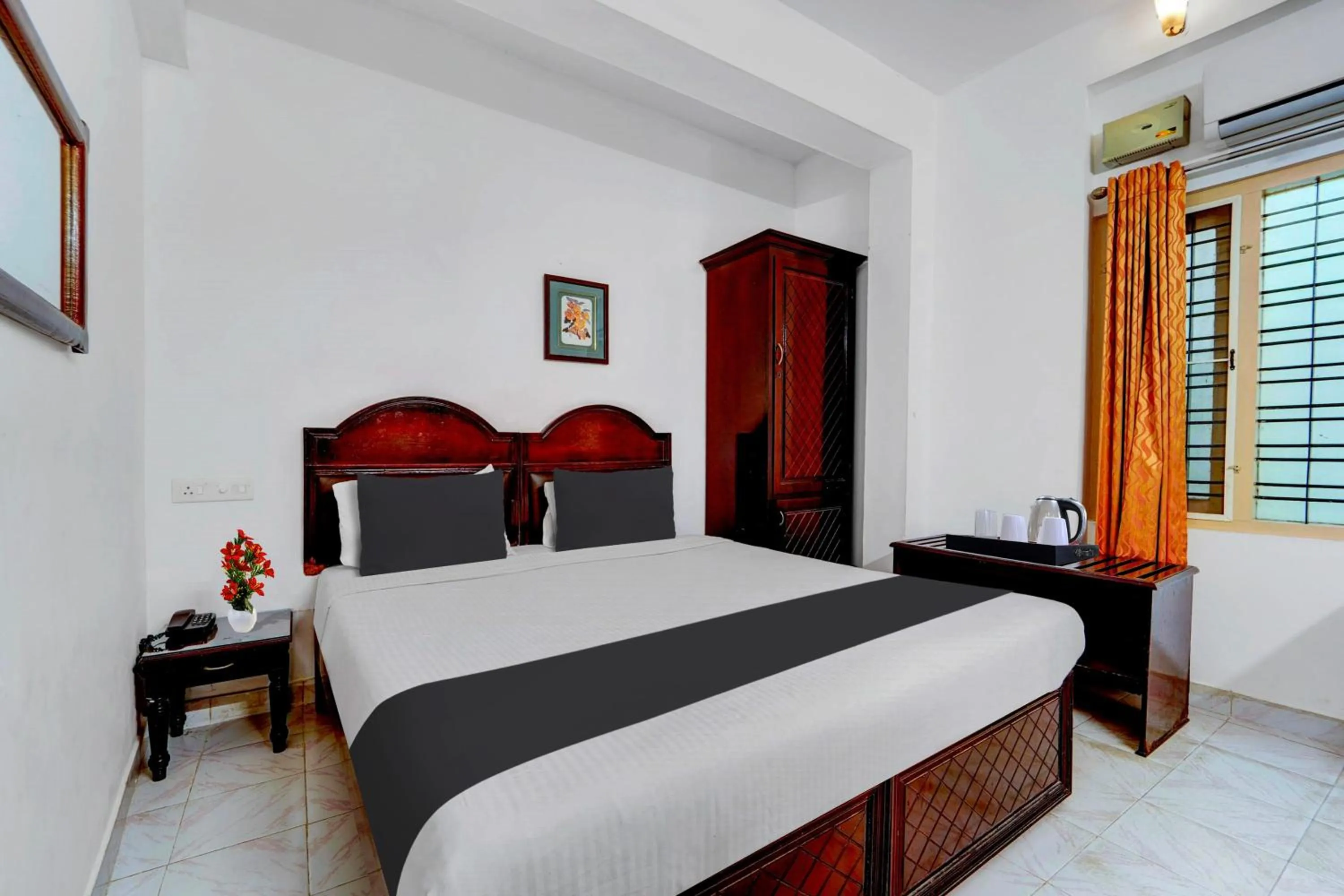 Bedroom, Bed in Super Collection O Chalai Bazaar Near Railway Station formerly Galaxy Inn