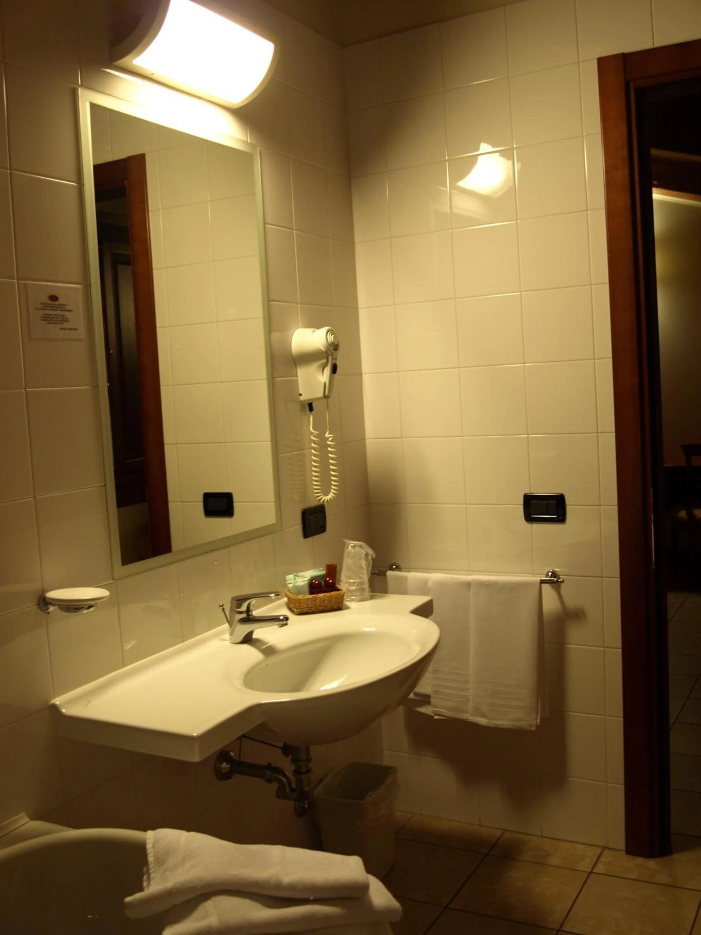 Bathroom in Hotel Fondo Catena