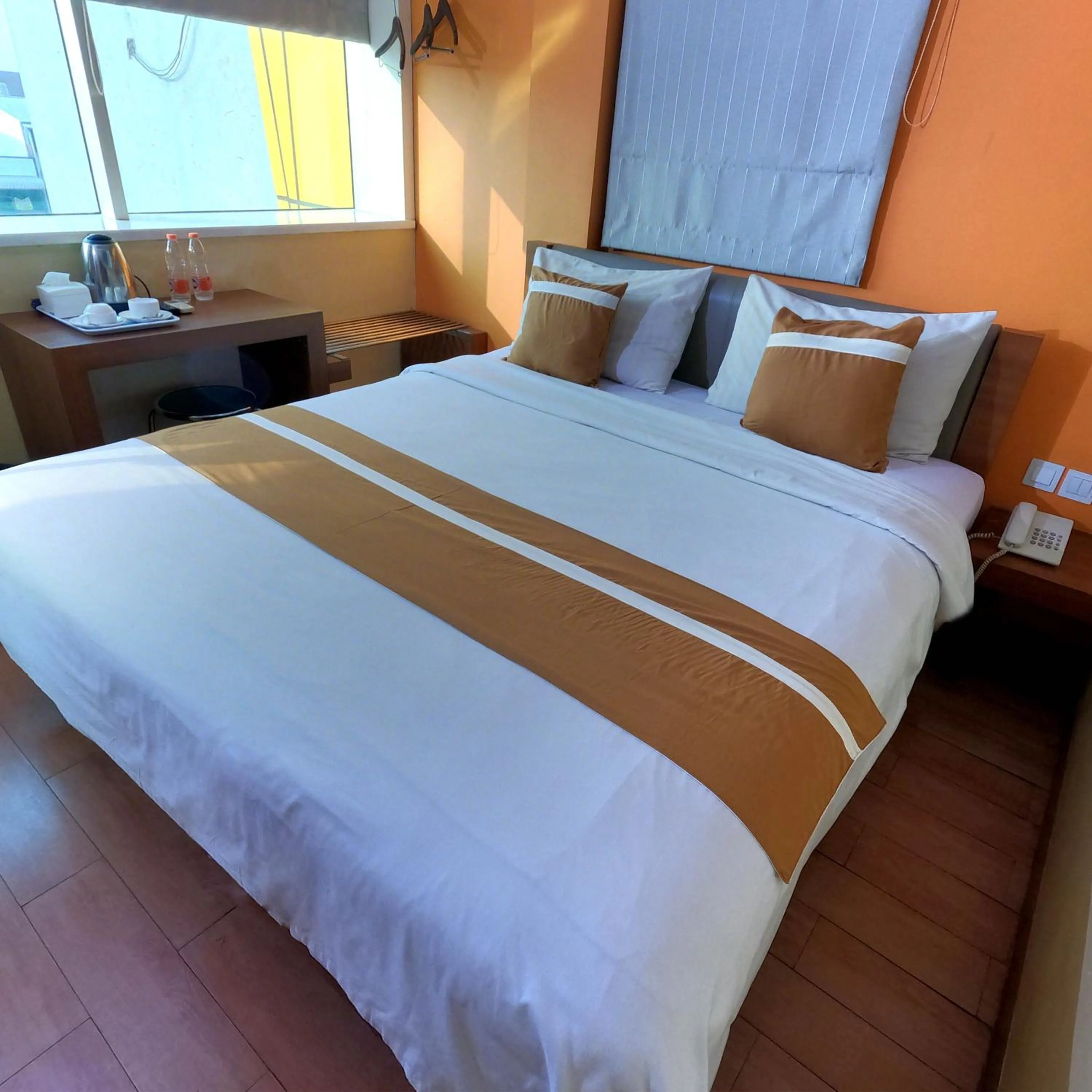 Bedroom, Bed in World Hotel Jakarta - Bandengan