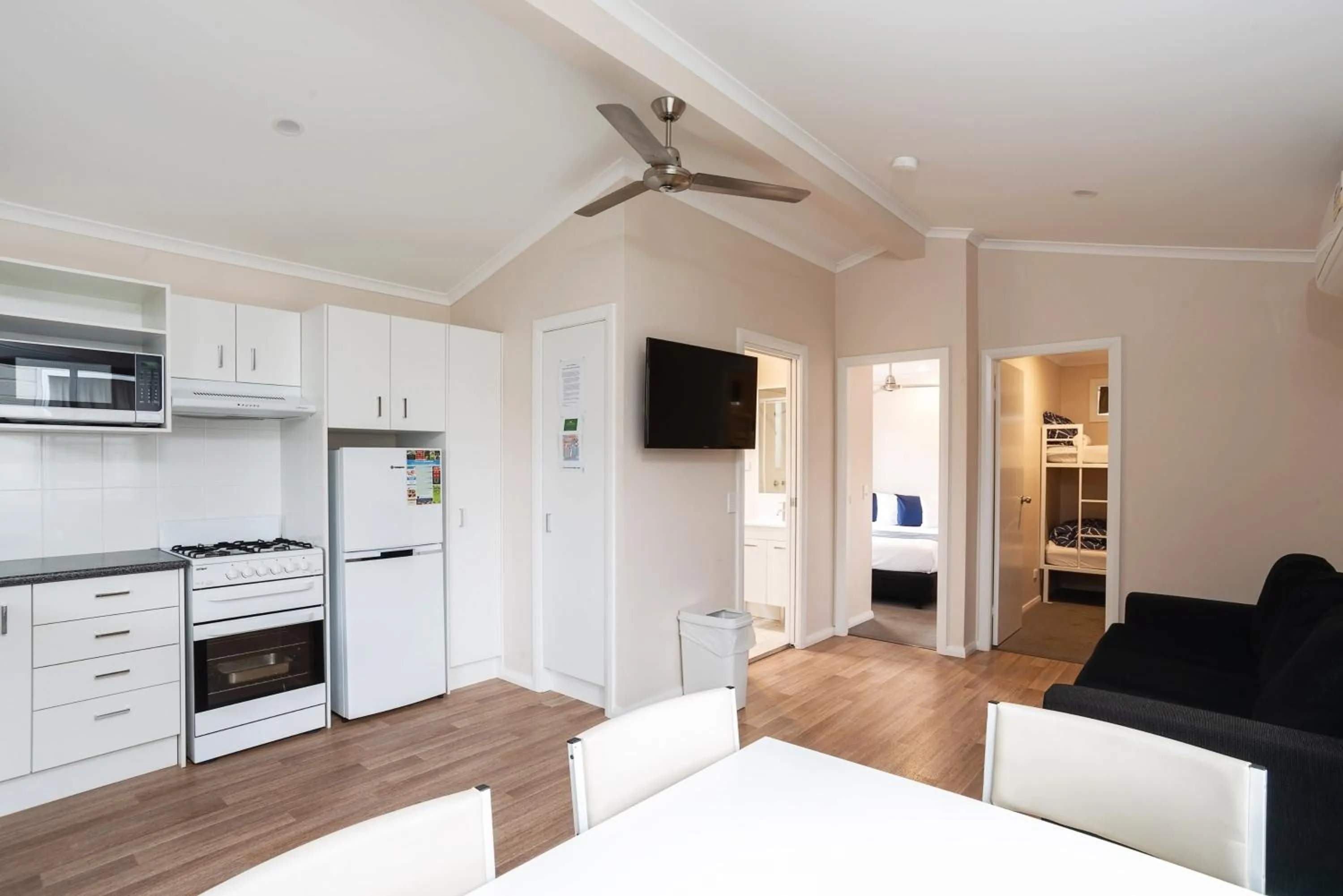 TV and multimedia in Crestview Tourist Park