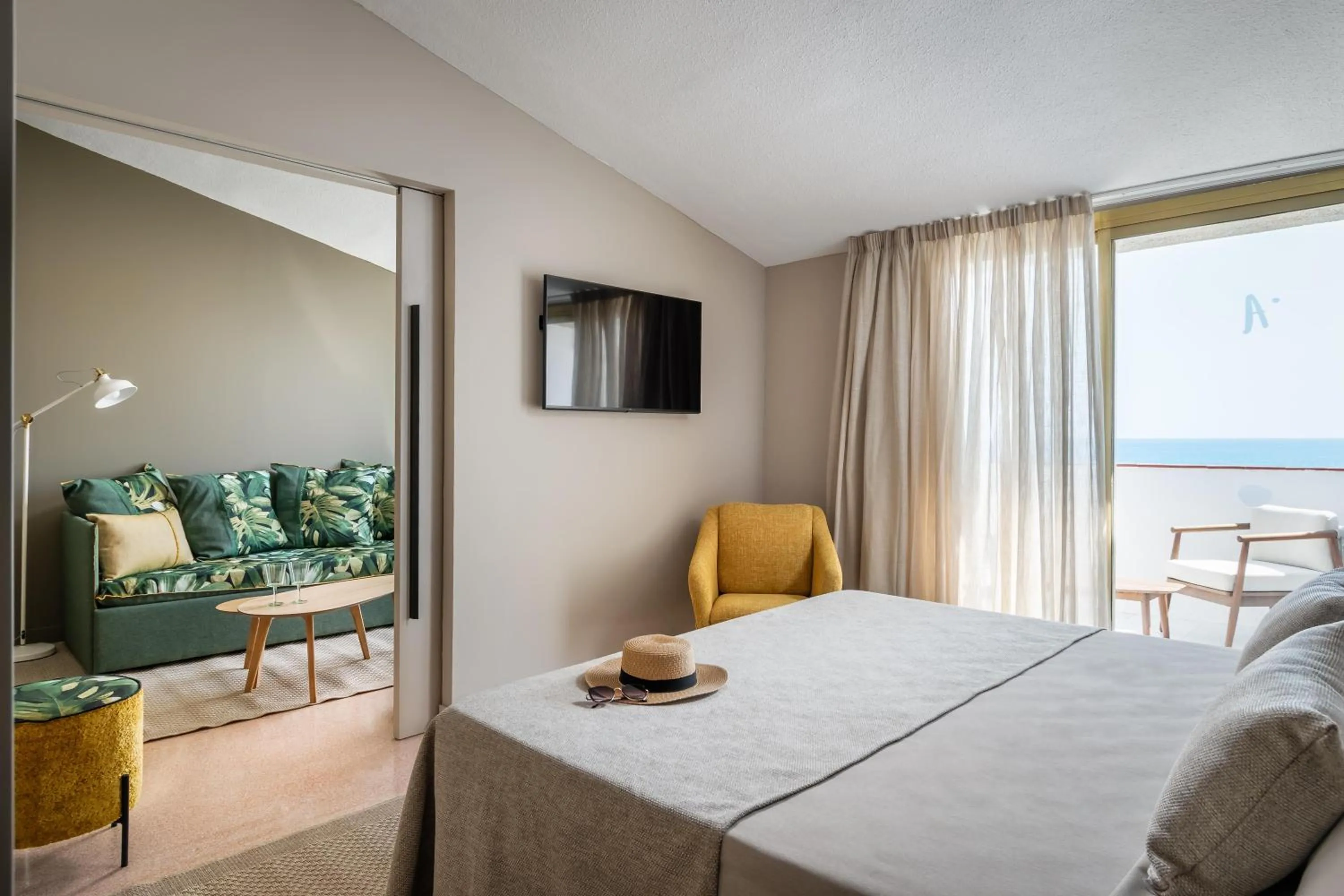 Photo of the whole room, Bed in ALEGRIA El Mar 4 Sup