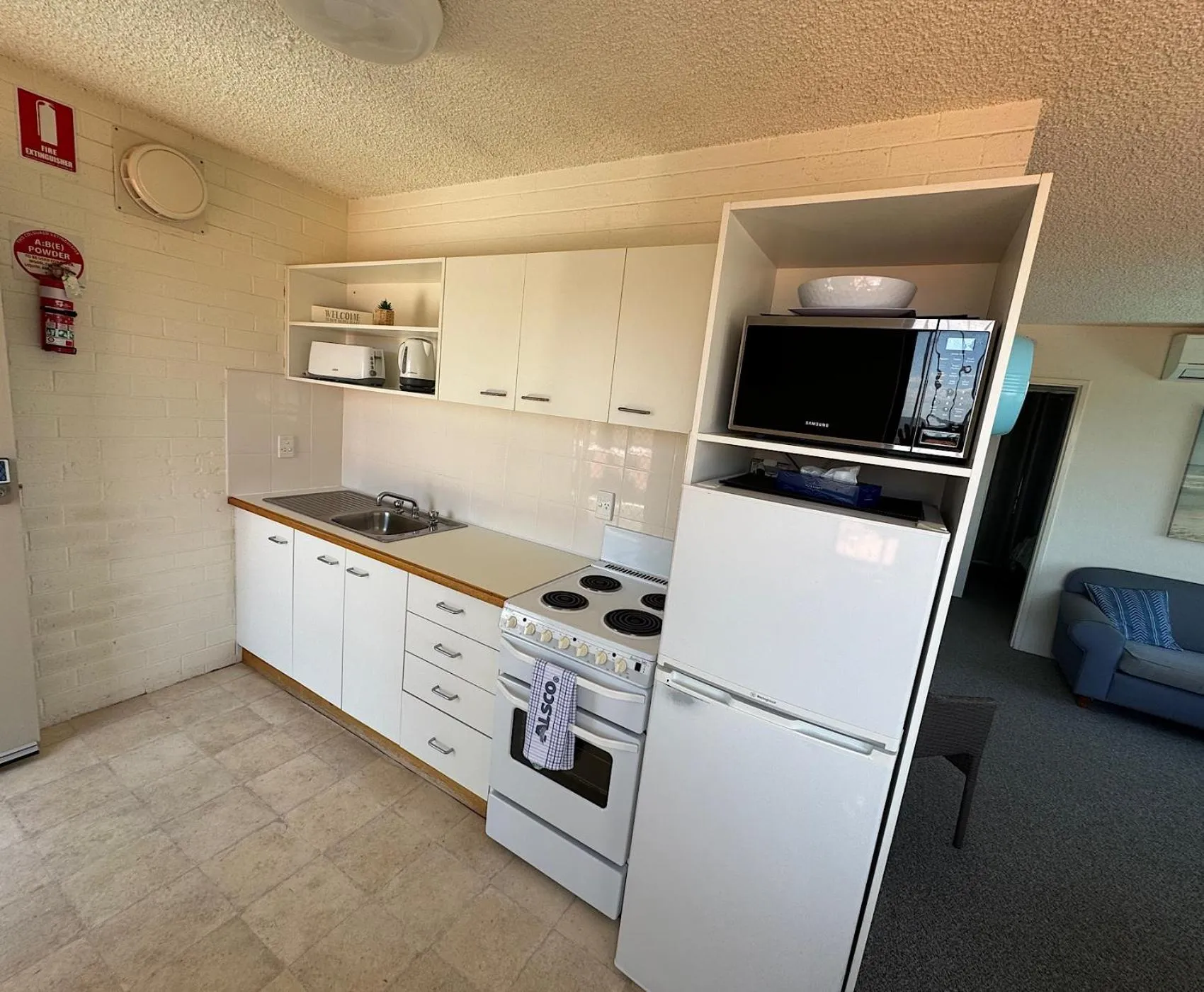 Kitchen or kitchenette in Narooma Palms Holiday Apartments