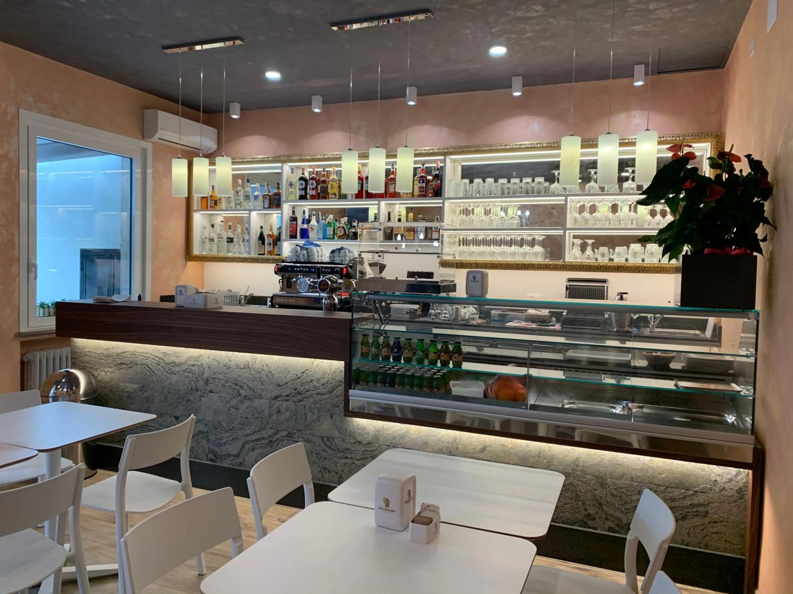 Lounge or bar in Hotel Cortina