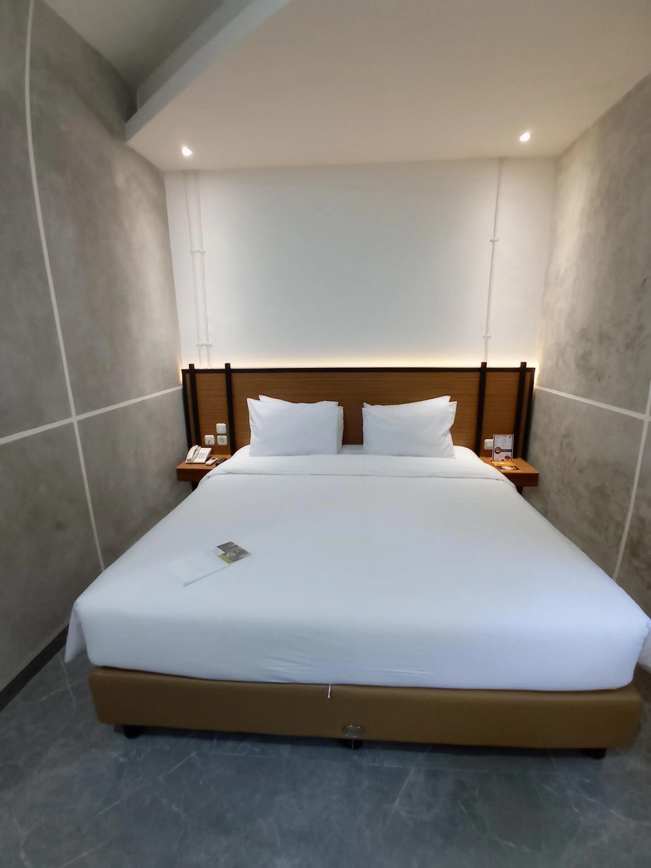 Bed in Rid's Hotel Palembang