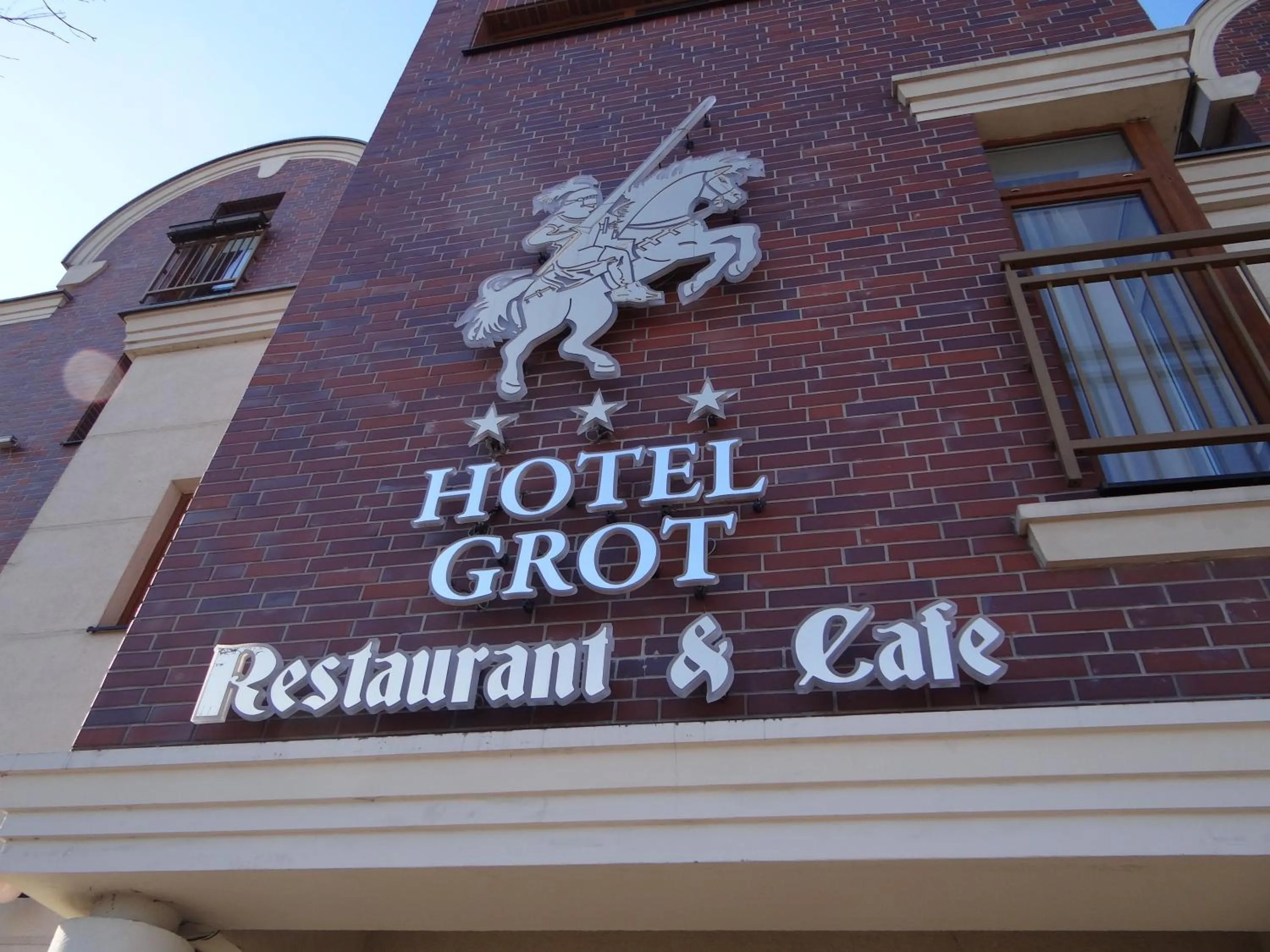 Facade/entrance in Grot Hotel