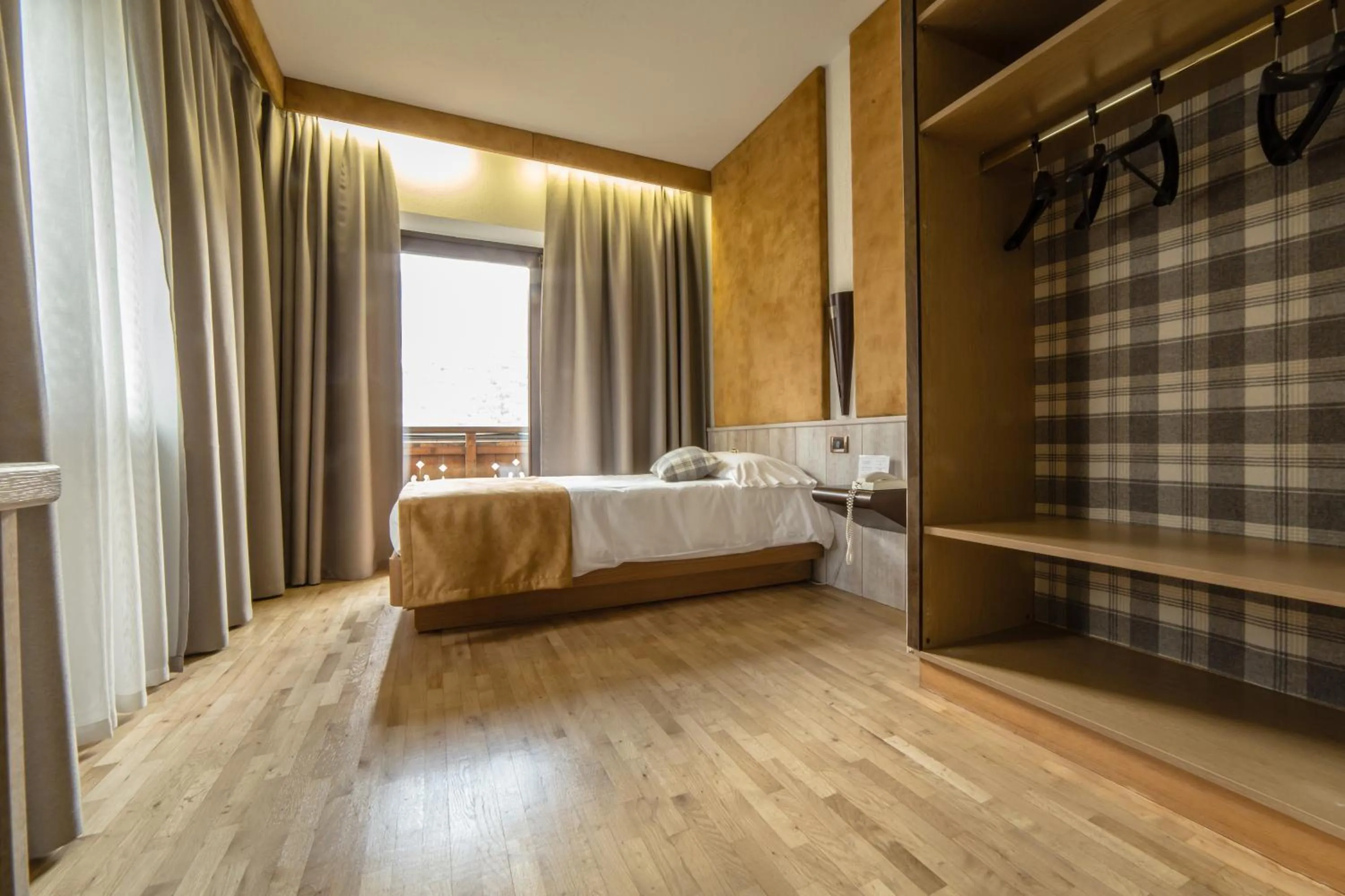 Bed in Hotel Comtes De Challant Albergo Etico Valle d'Aosta