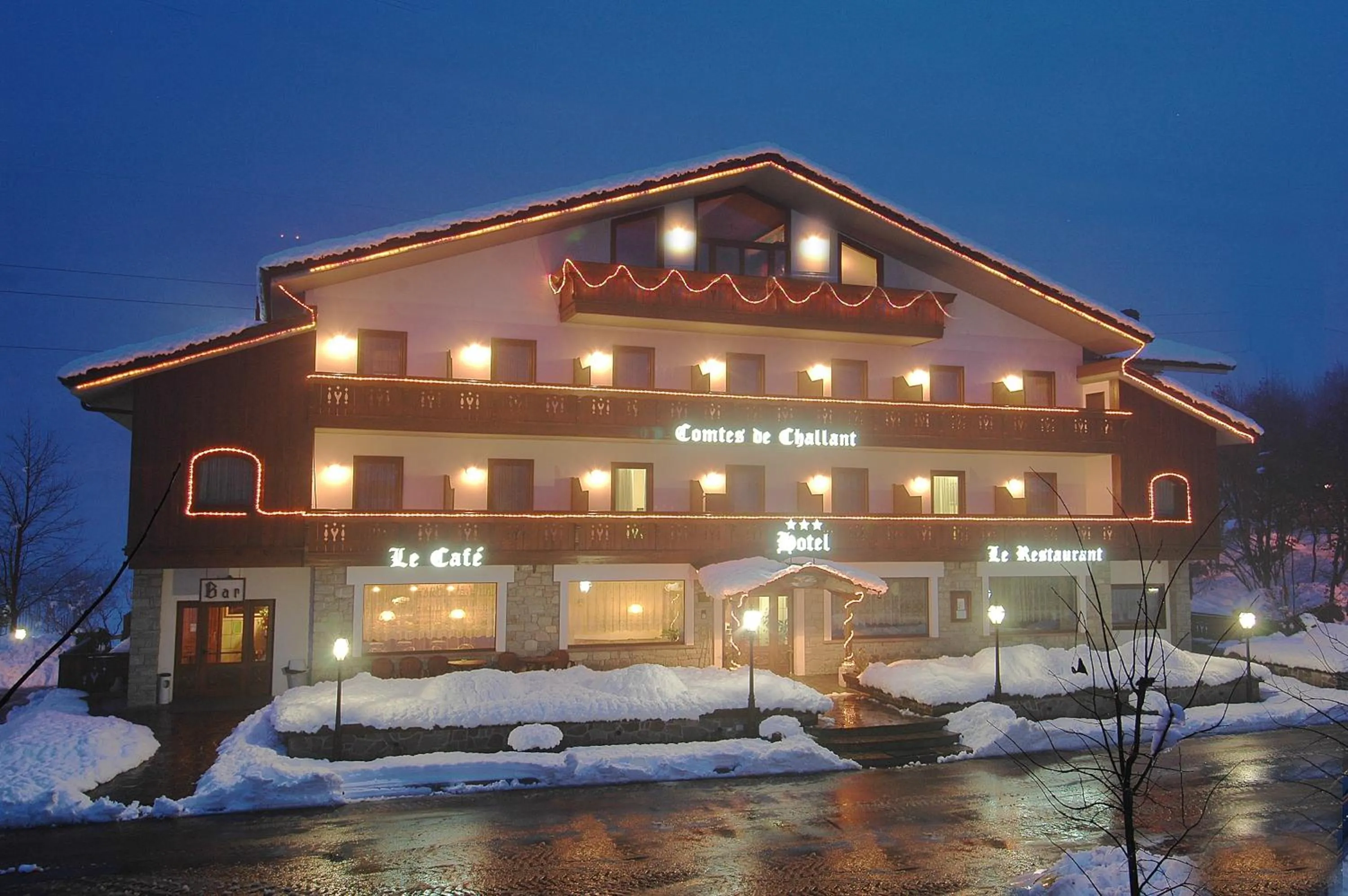 Property building in Hotel Comtes De Challant Albergo Etico Valle d'Aosta