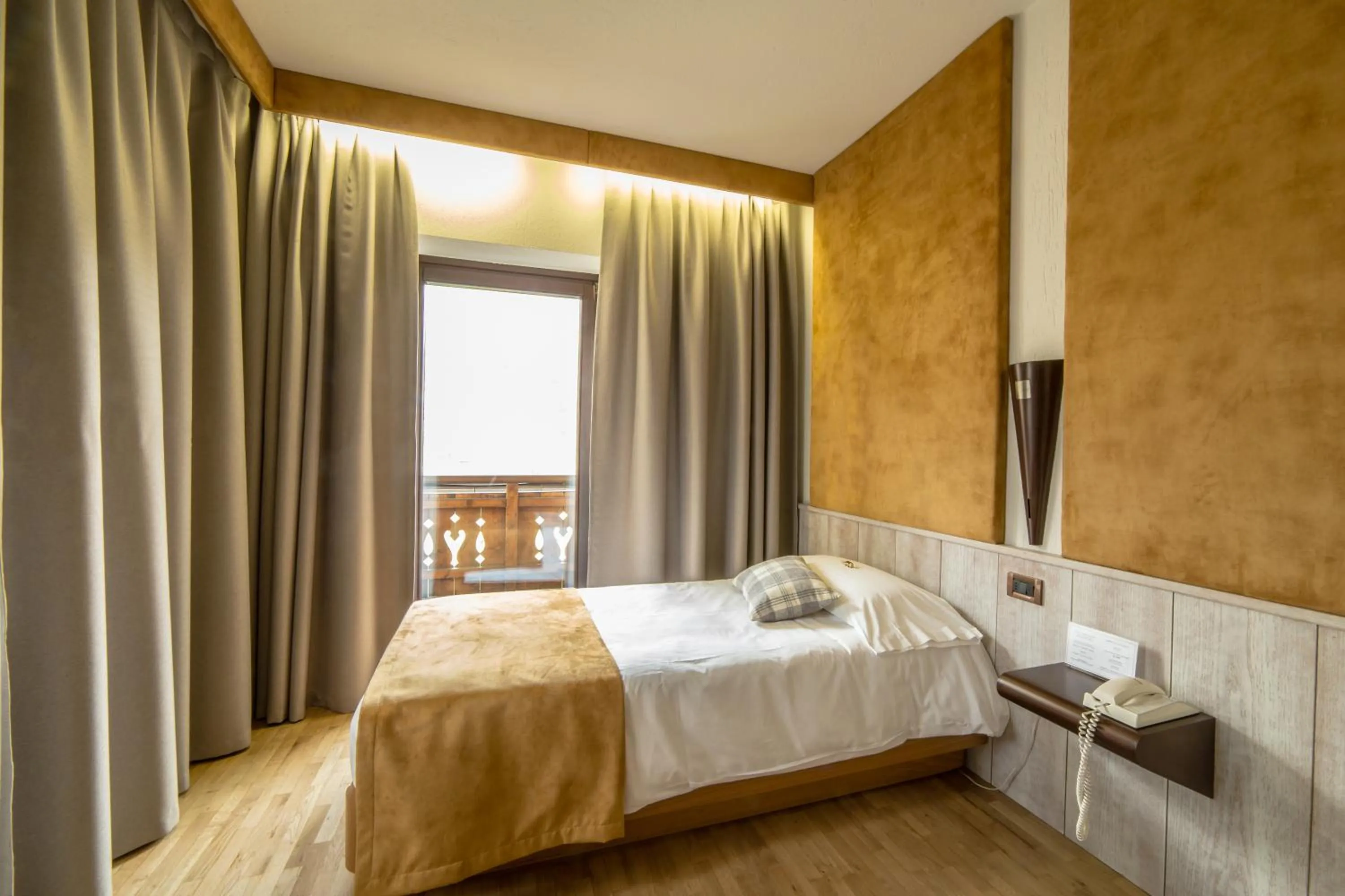 Bed in Hotel Comtes De Challant Albergo Etico Valle d'Aosta