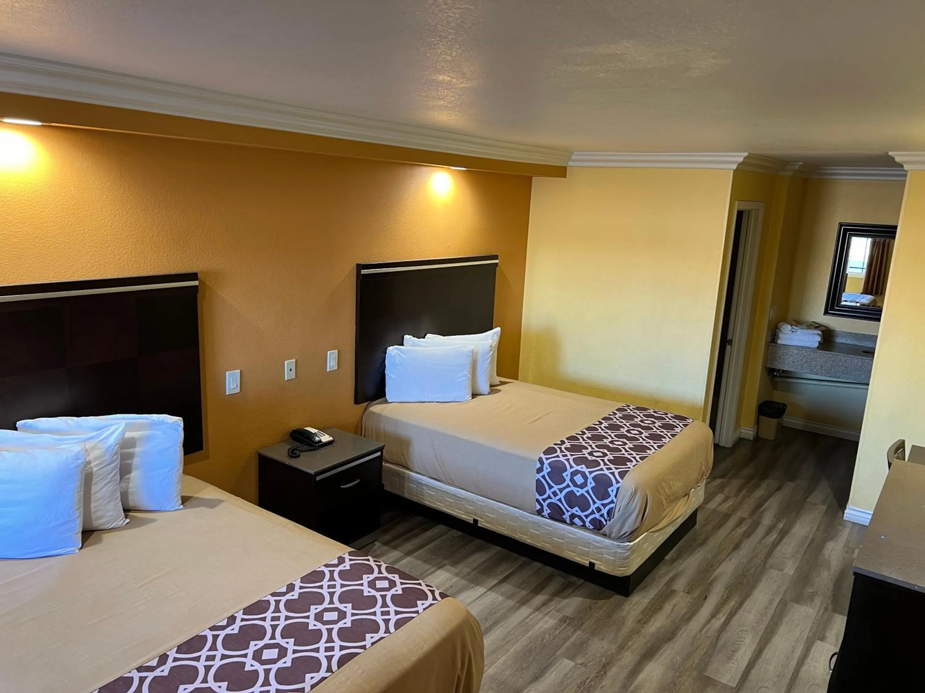 Bed in Industry Inn & Suites