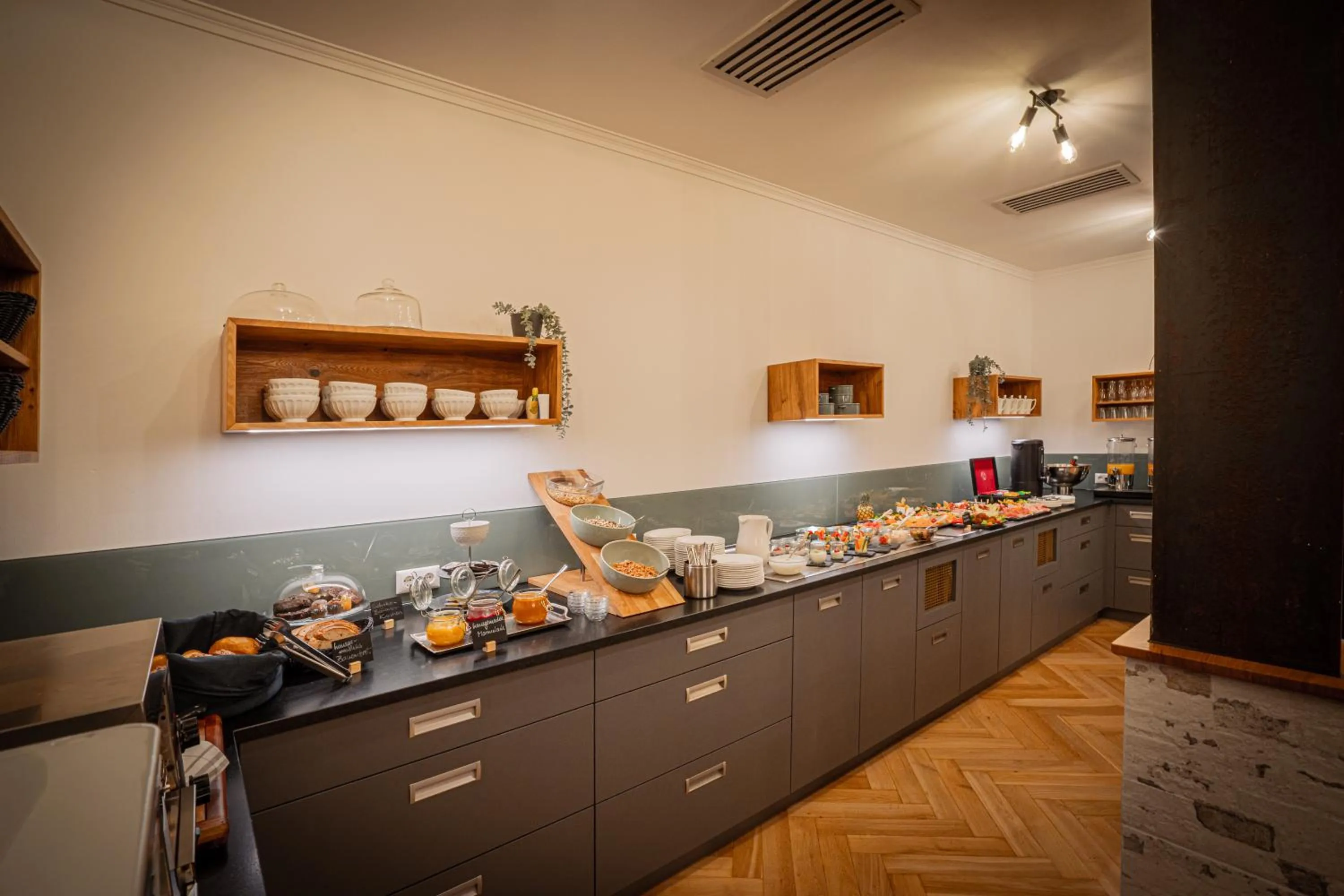 Buffet breakfast in Hotel Zu den Drei Kronen