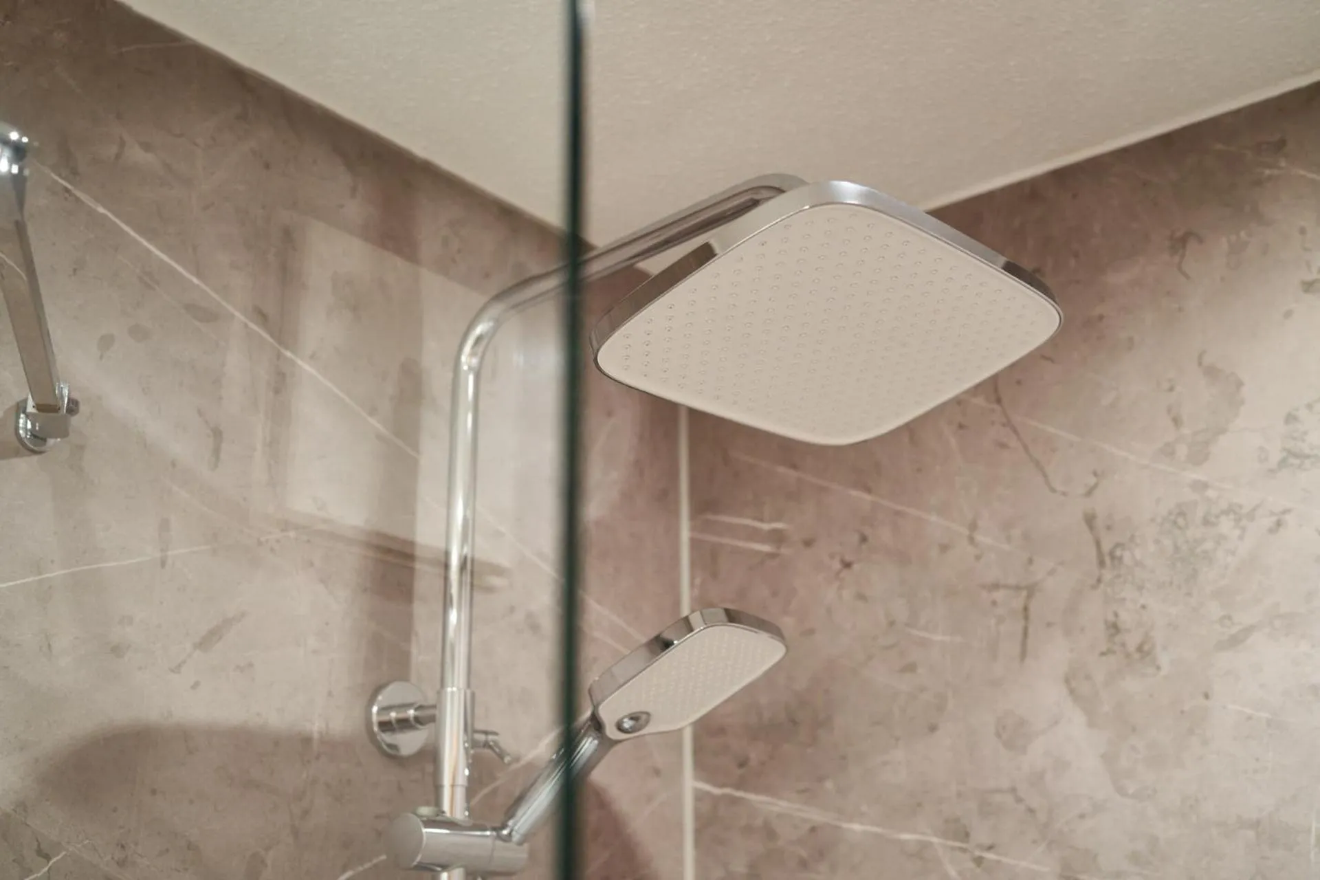 Bathroom in Hotel Zu den Drei Kronen