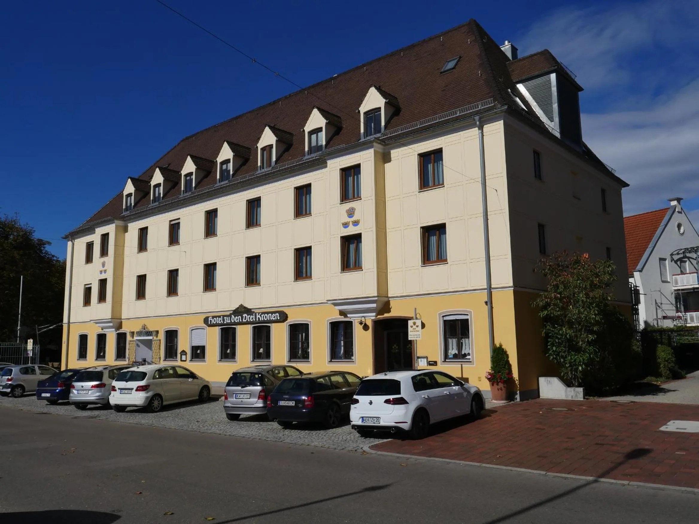 Property building in Hotel Zu den Drei Kronen