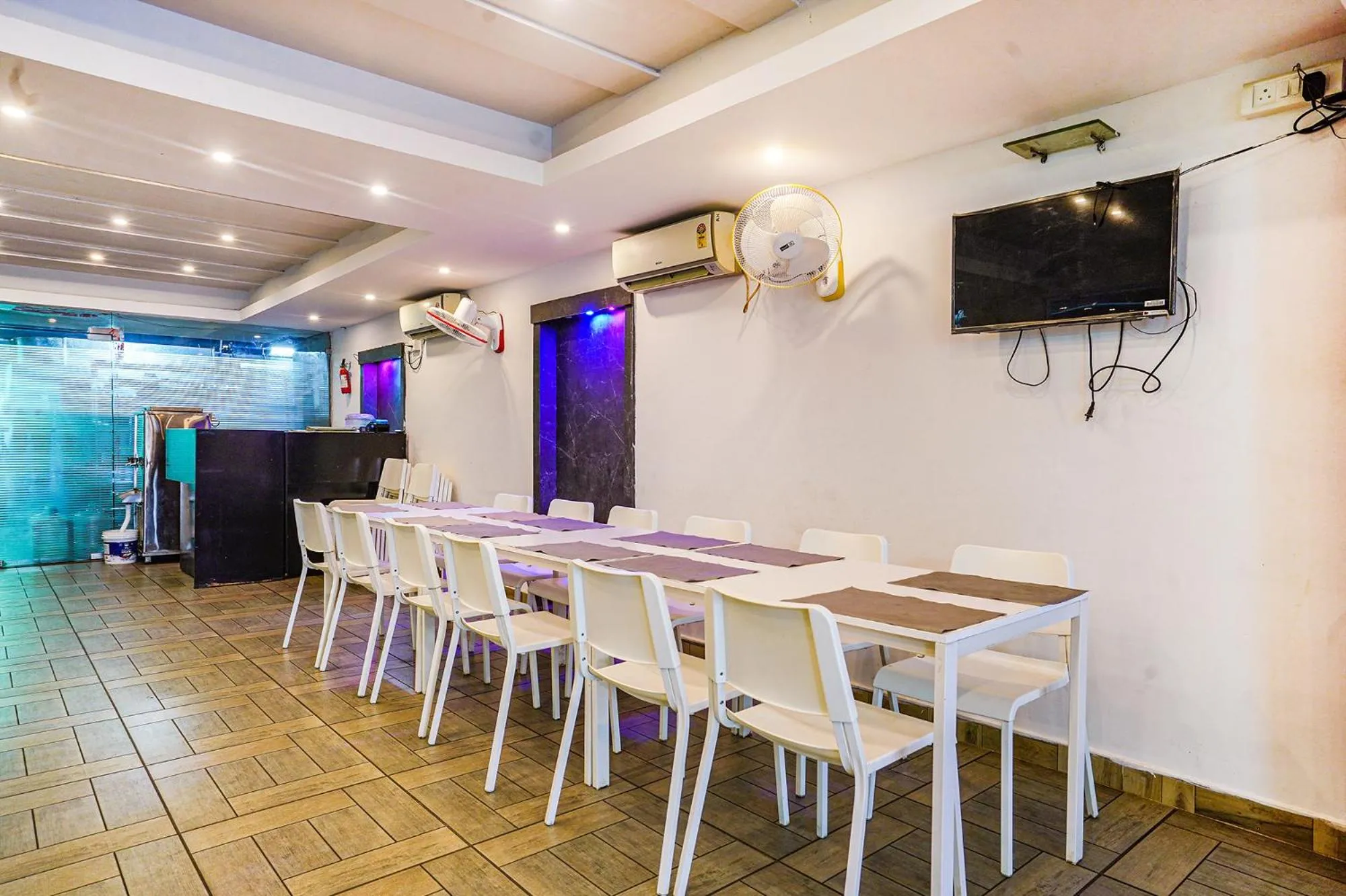 Restaurant/places to eat in FabHotel Hamsa The Right Choice - Nr Lanco Hills, Manikonda