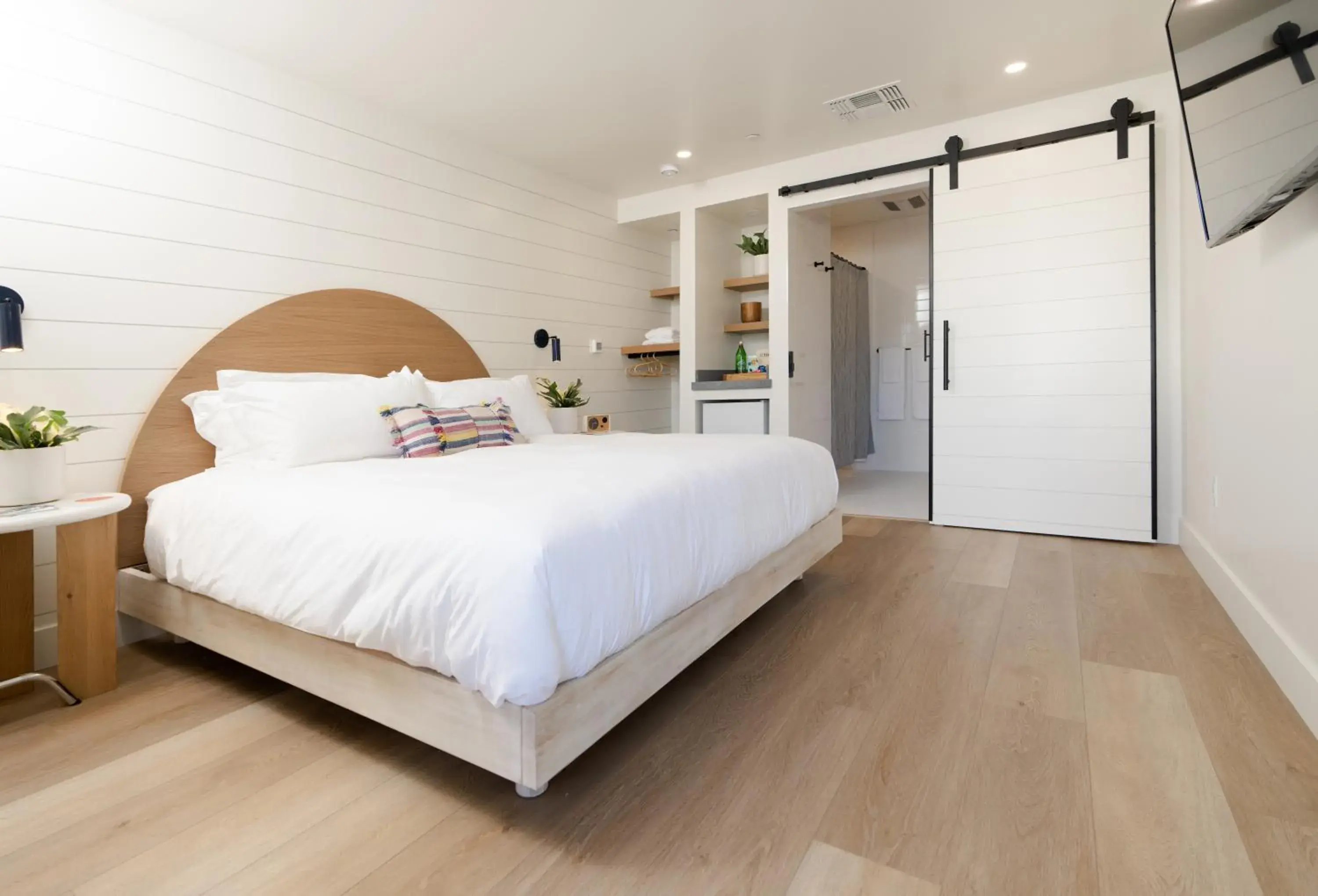 King Room in The Pacific Motel King Room in The Pacific Motel