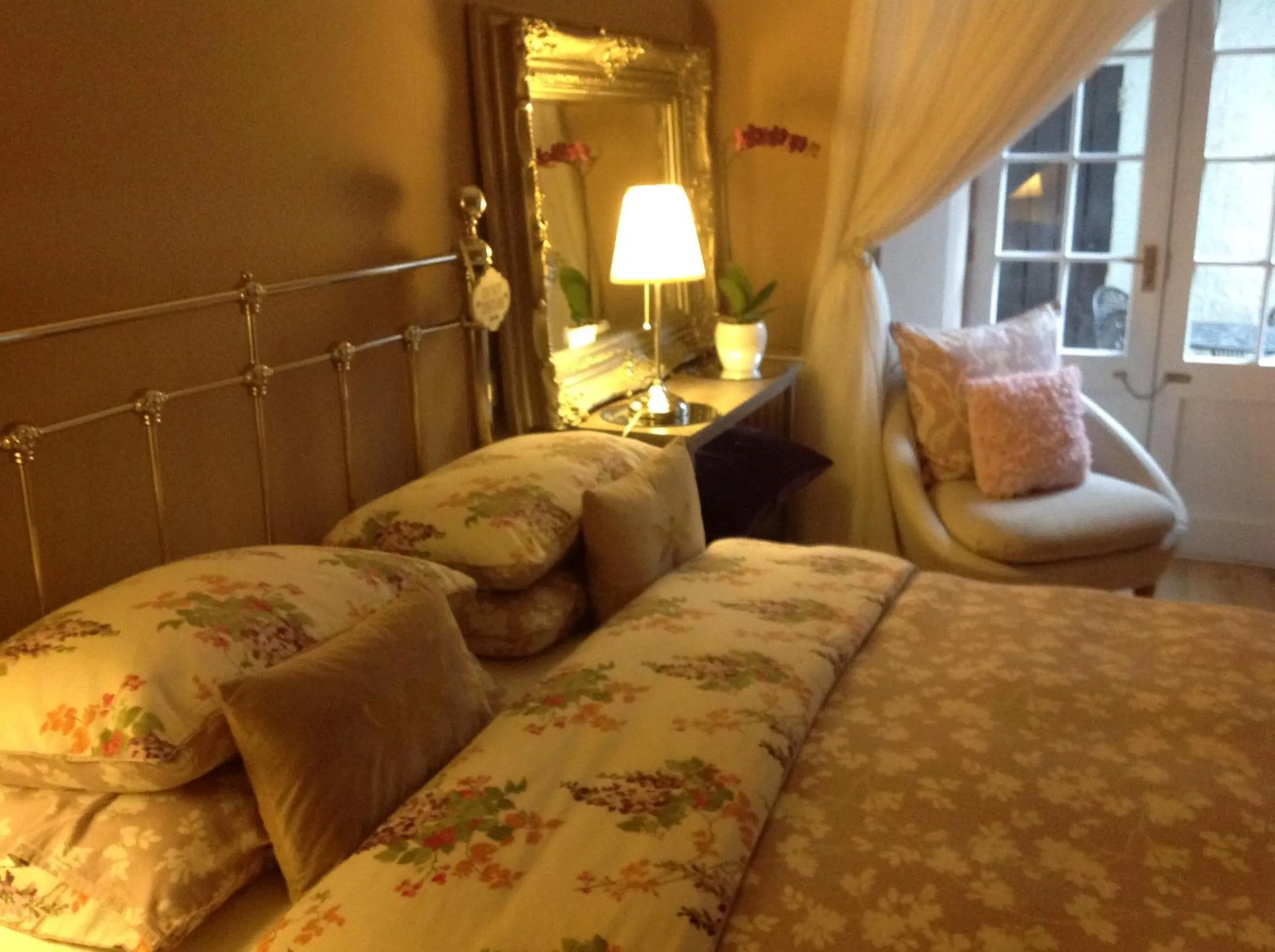 Bed in A Room in the City - West