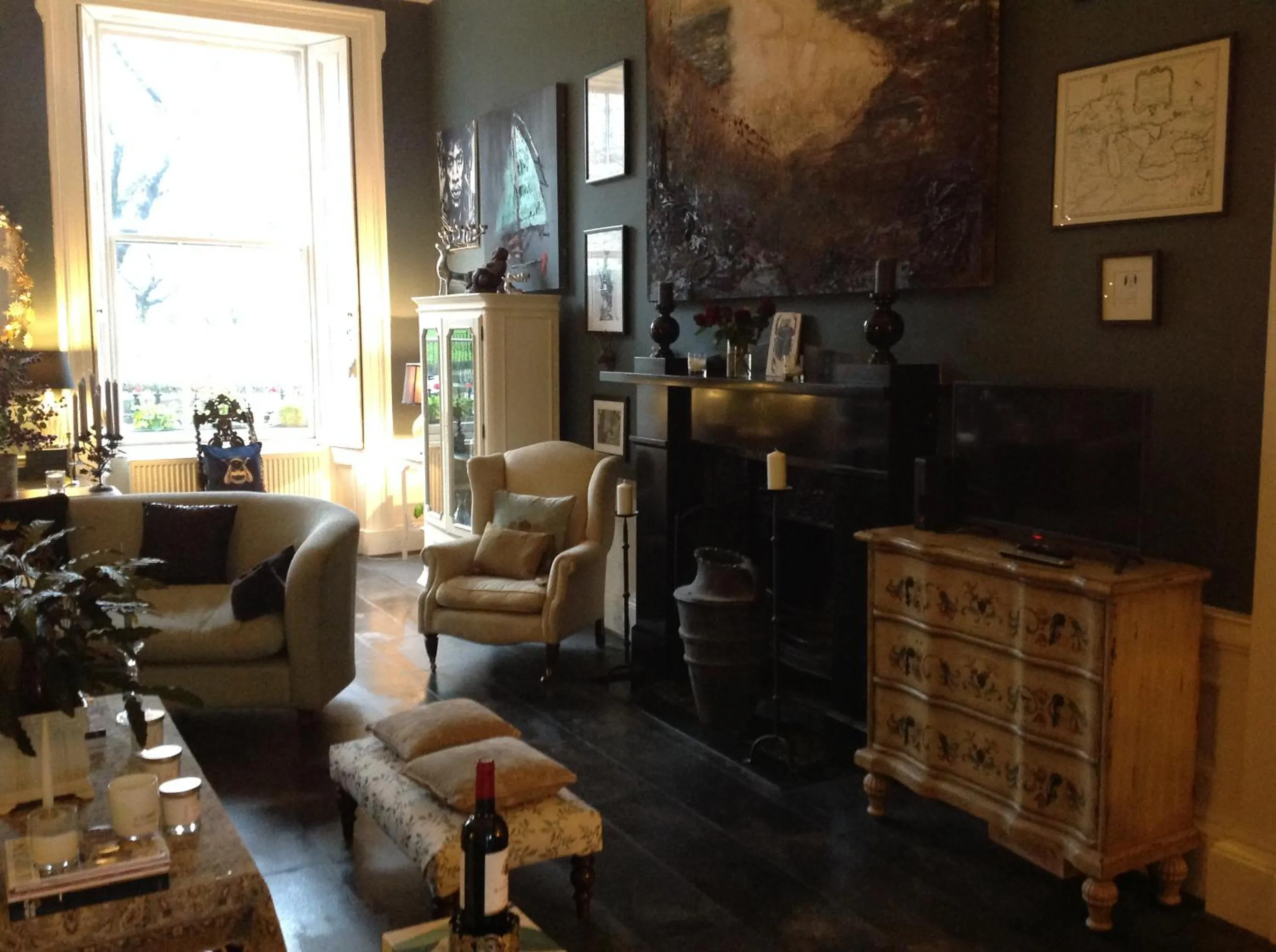 Living room in A Room in the City - West