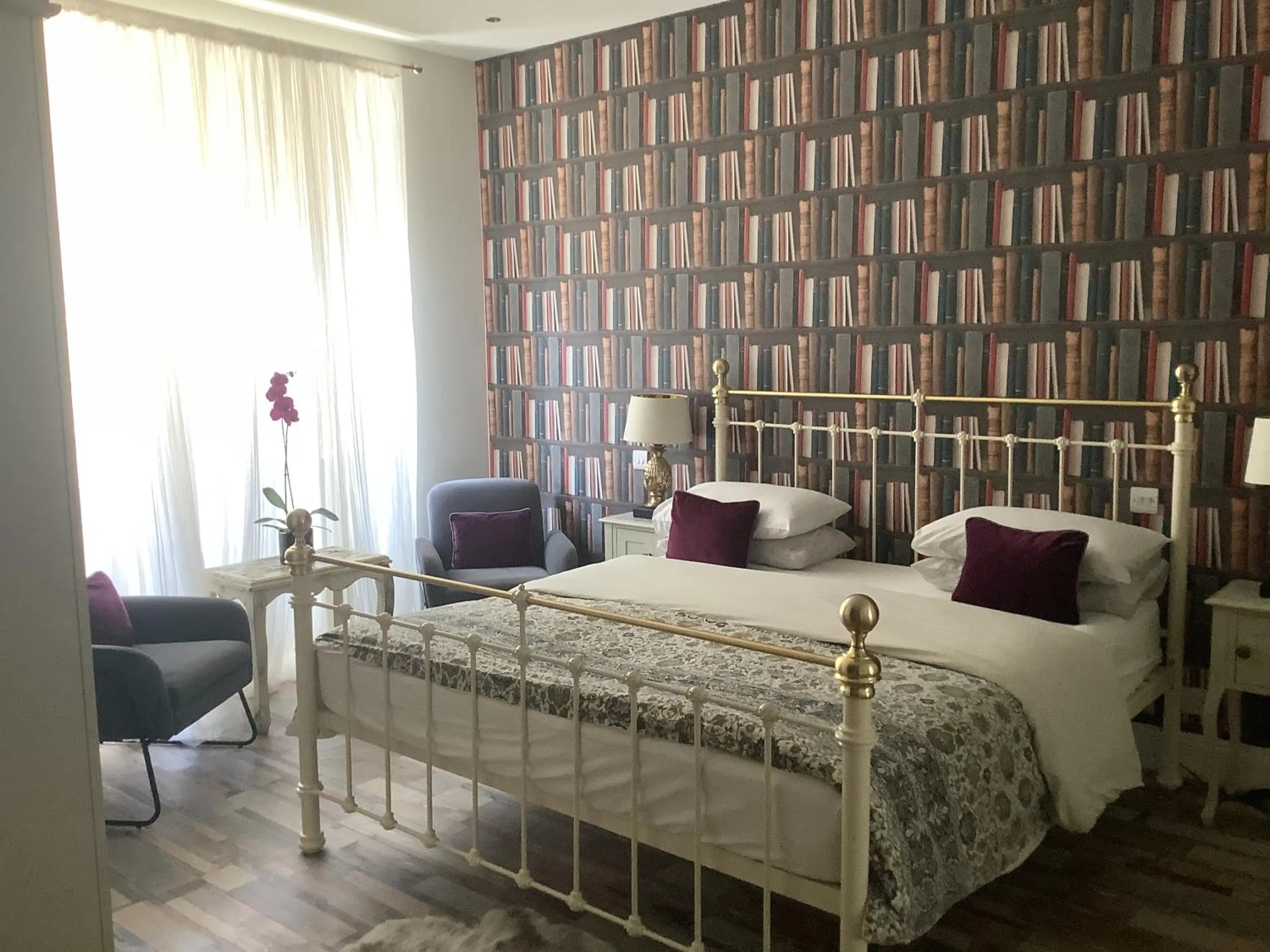 Bedroom, Bed in A Room in the City - West
