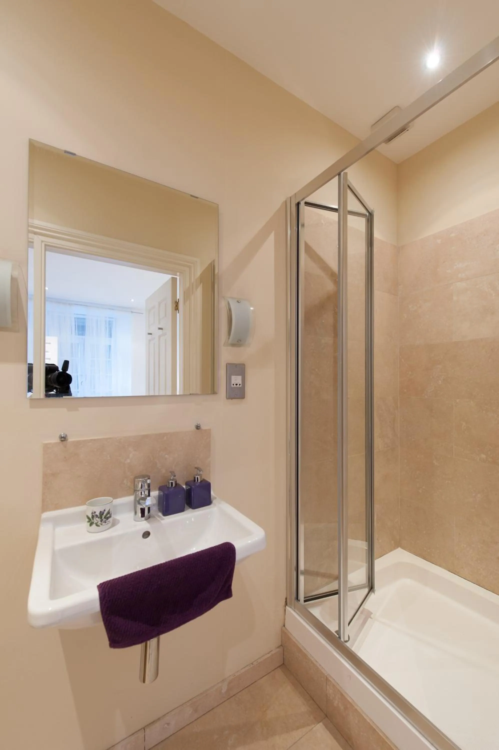 Bathroom in A Room in the City - West