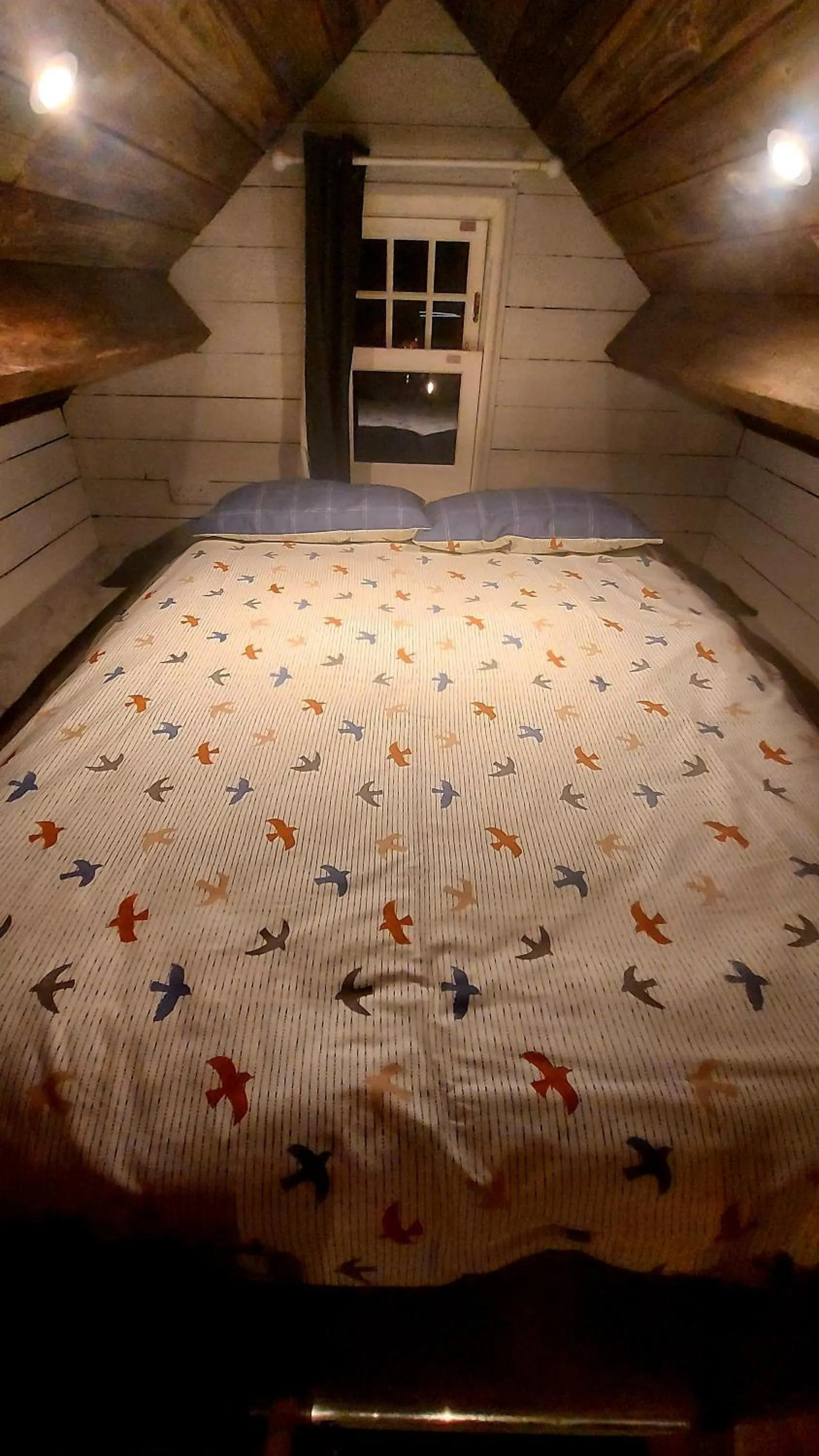 Bed in Lake View Lodges The Kentwell