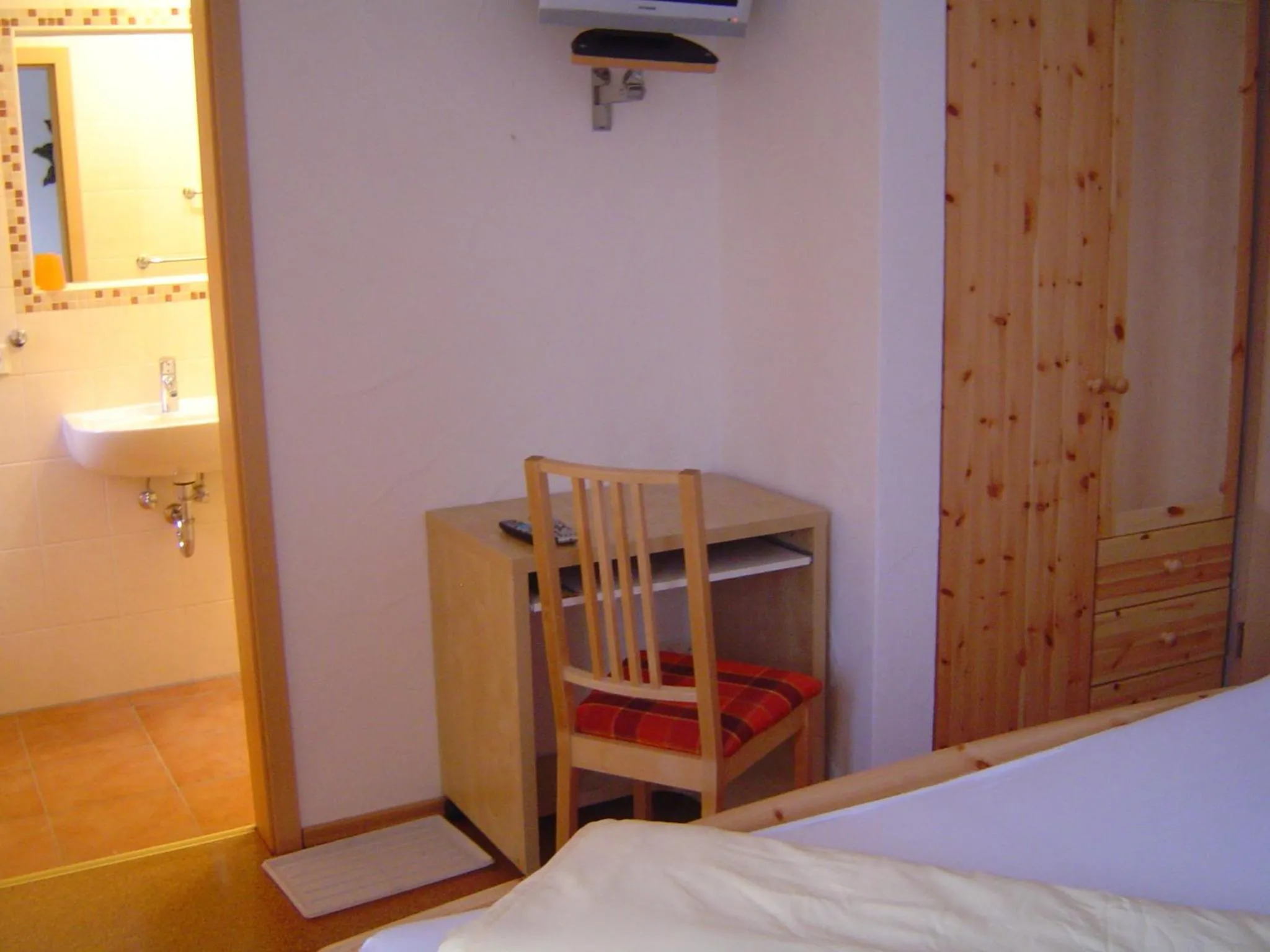 Photo of the whole room, Bed in Gasthof Hotel Traube