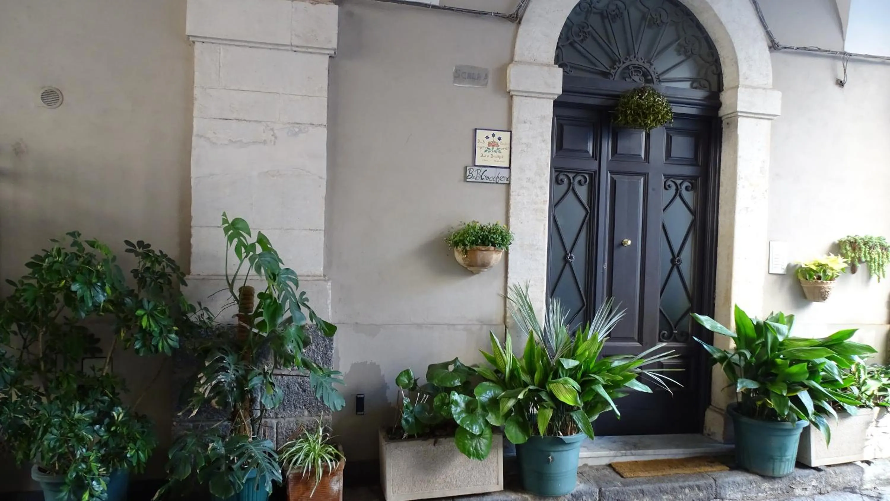 Facade/entrance in Crociferi B&B