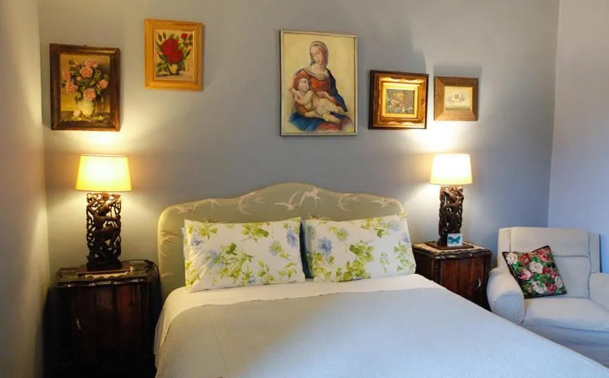 Bed in Crociferi B&B