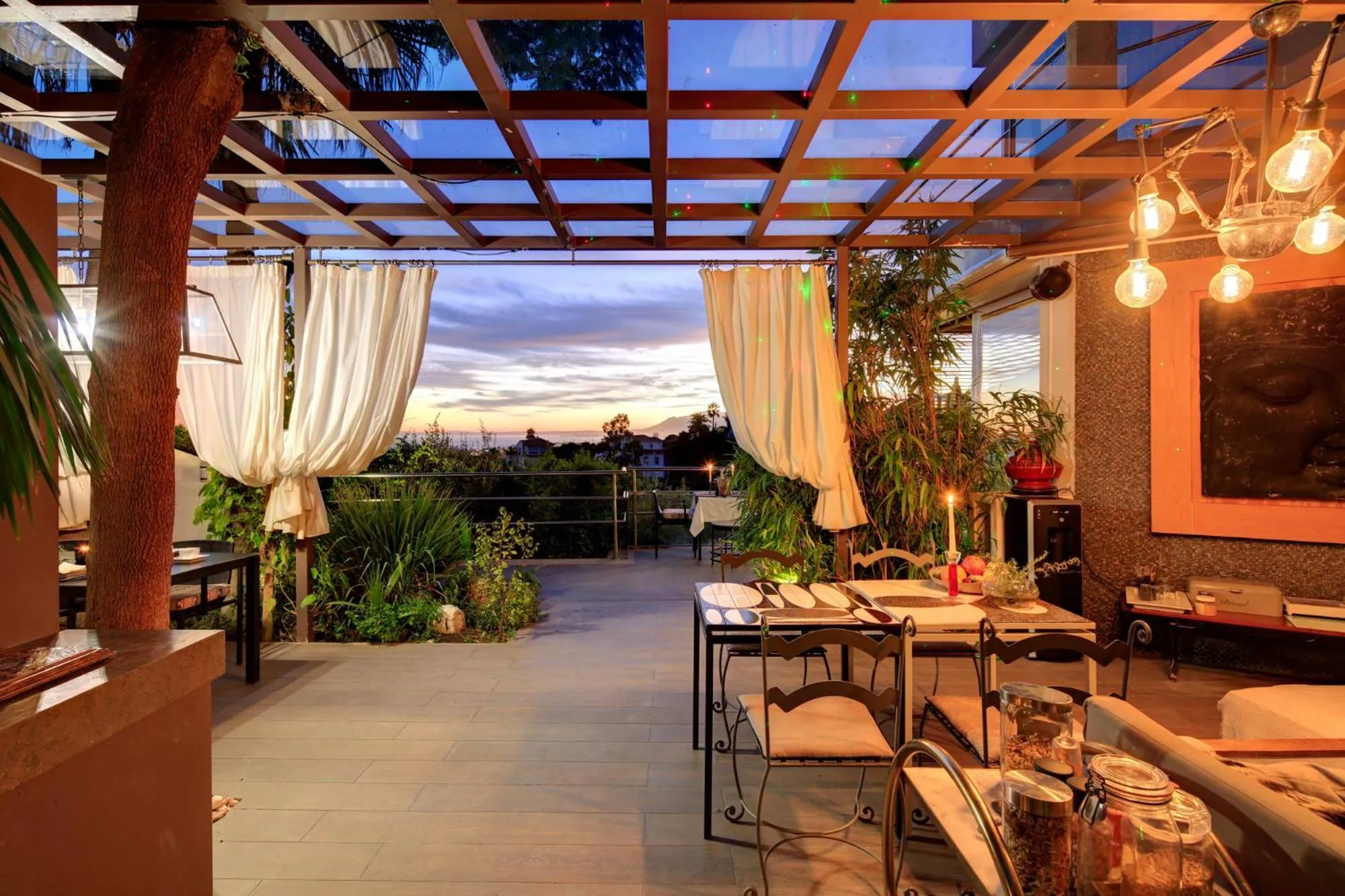 Restaurant/places to eat in Marbella Boutique Art suites