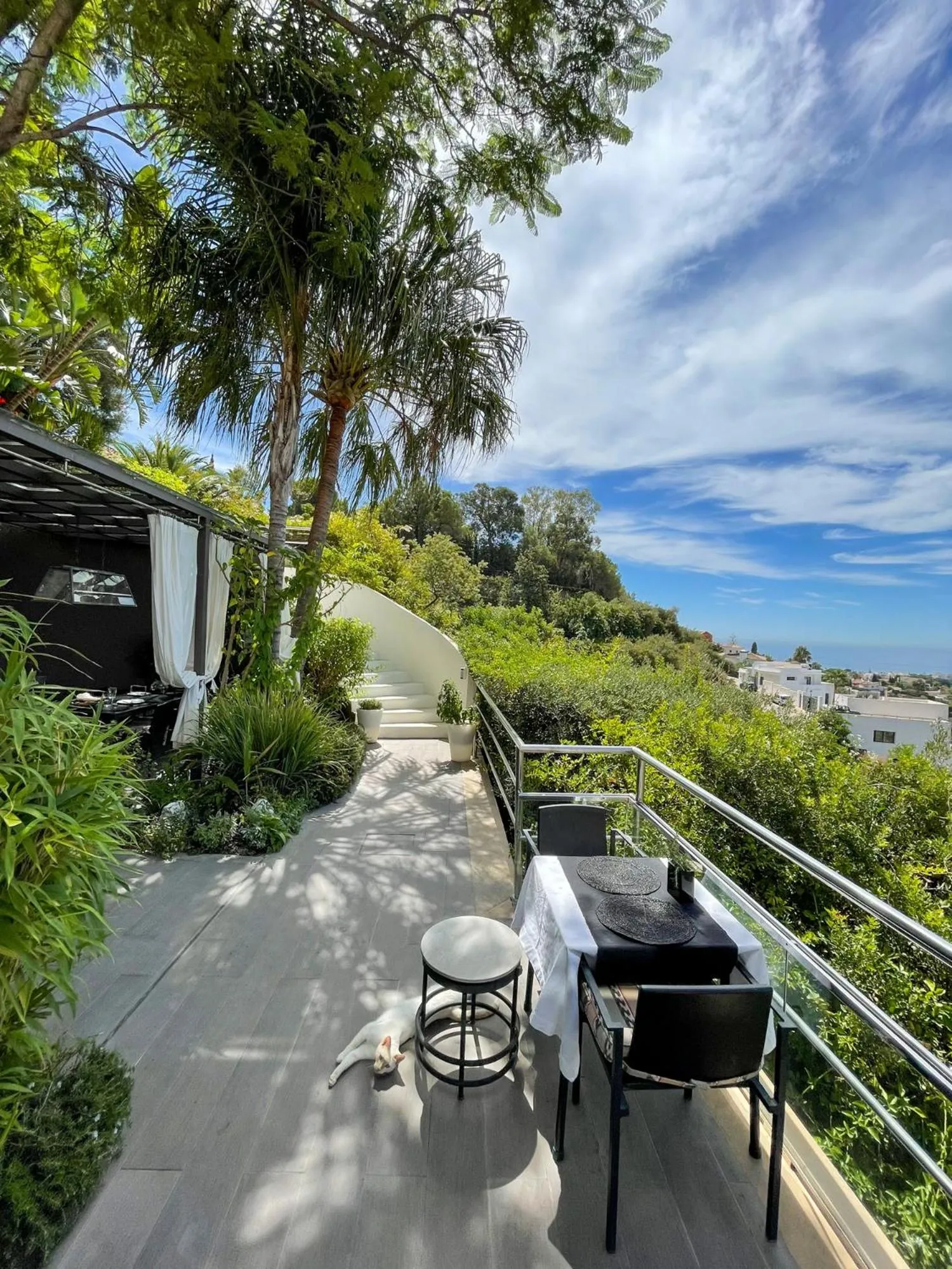 Restaurant/places to eat in Marbella Boutique Art suites