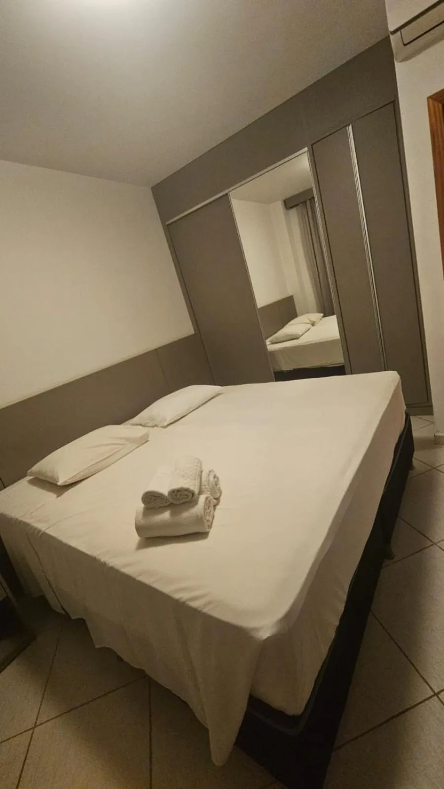 Bedroom, Bed in Condomínio Barretos Thermas Park - Flat Parque do Peão