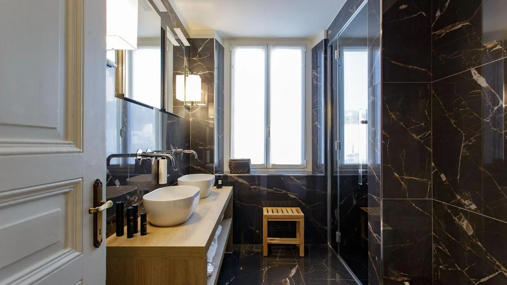 Bathroom in Camin Hotel Luino