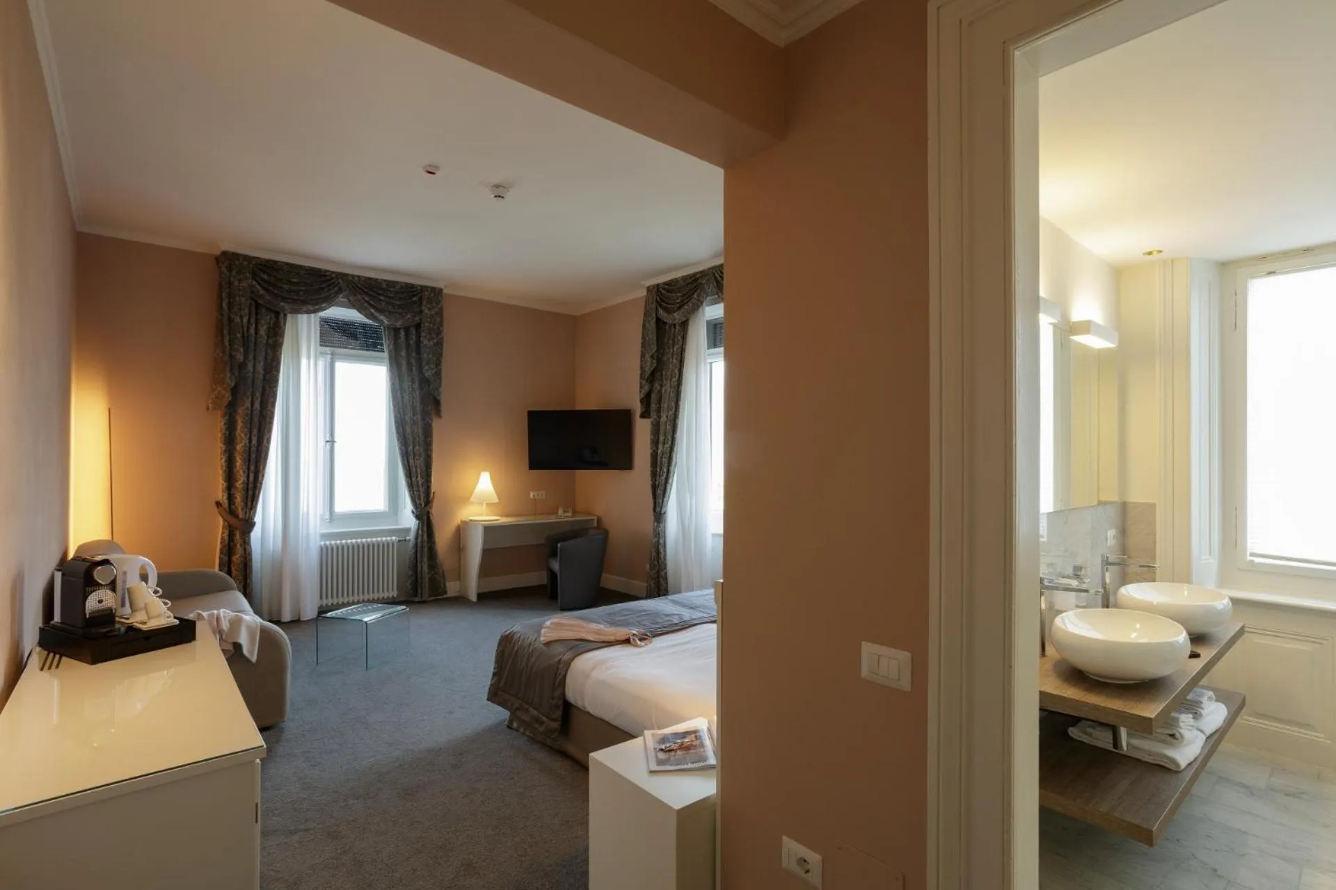 Bedroom, Bed in Camin Hotel Luino