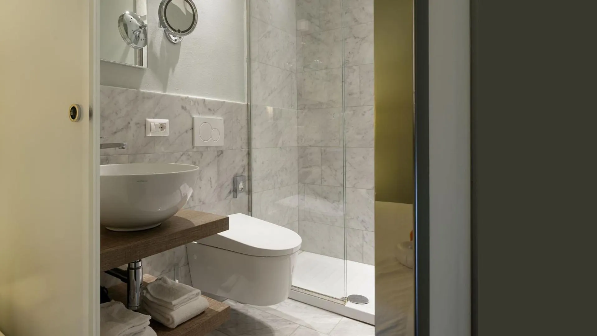 Bathroom in Camin Hotel Luino