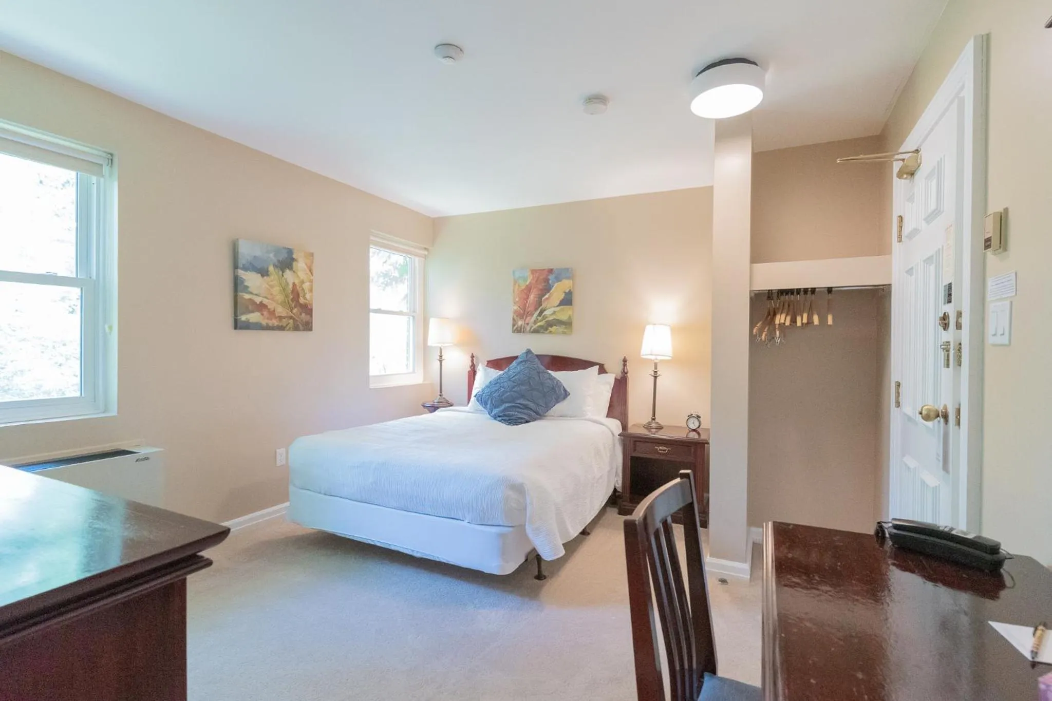 Bedroom, Bed in Westover Inn