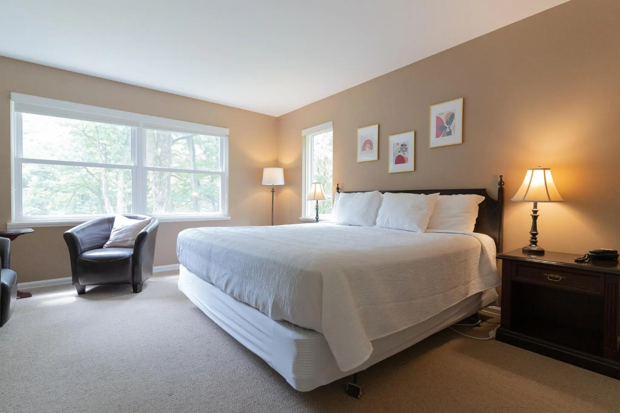 Bedroom, Bed in Westover Inn