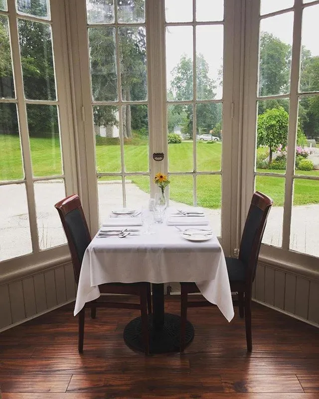 Dining area in Westover Inn