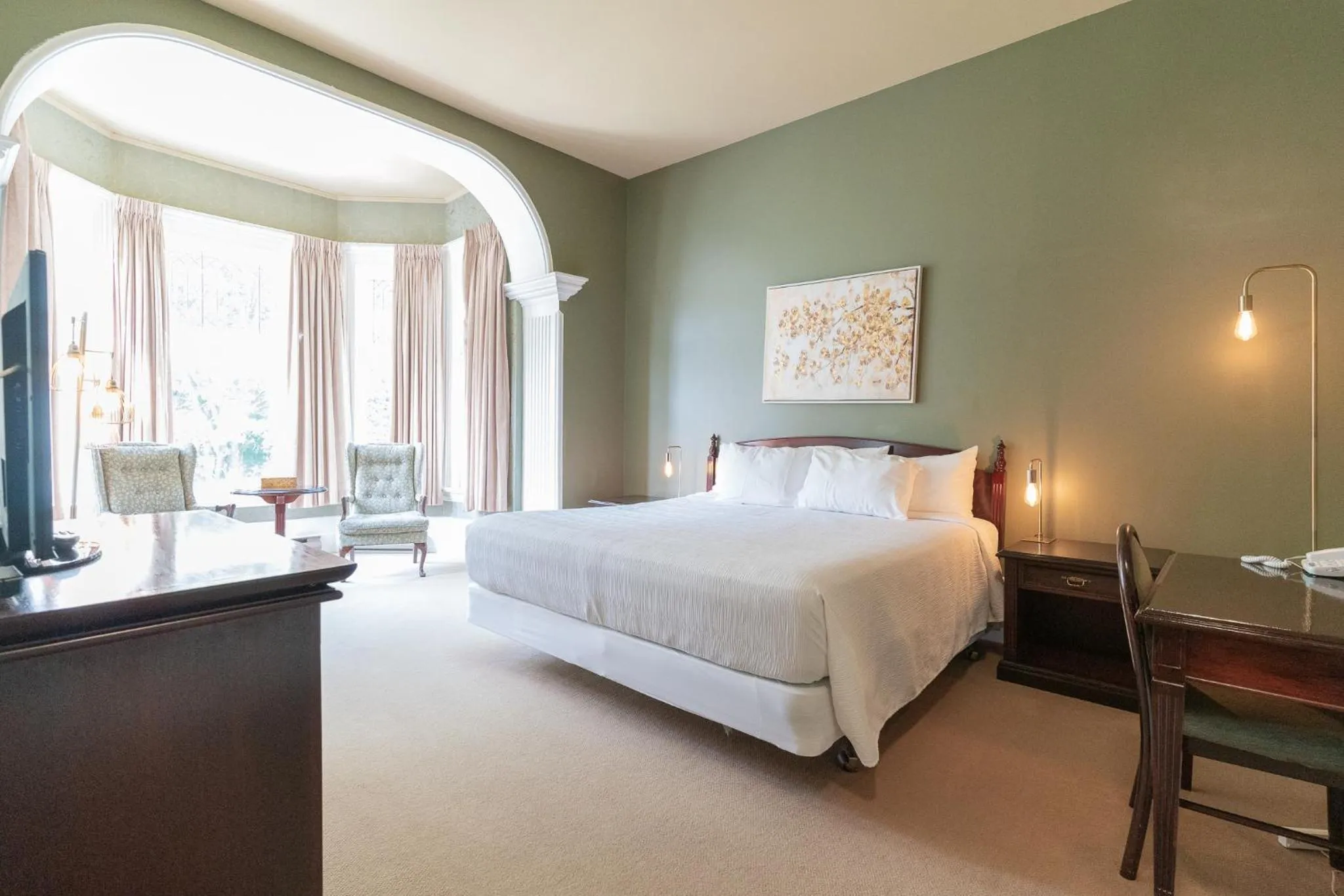 Bedroom, Bed in Westover Inn